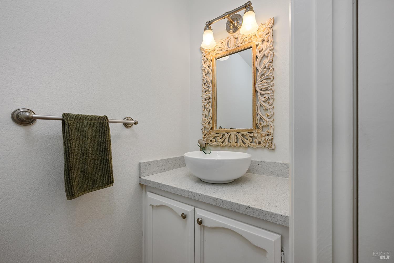 Detail Gallery Image 10 of 23 For 31 Front St #E,  Healdsburg,  CA 95448 - 3 Beds | 1/1 Baths