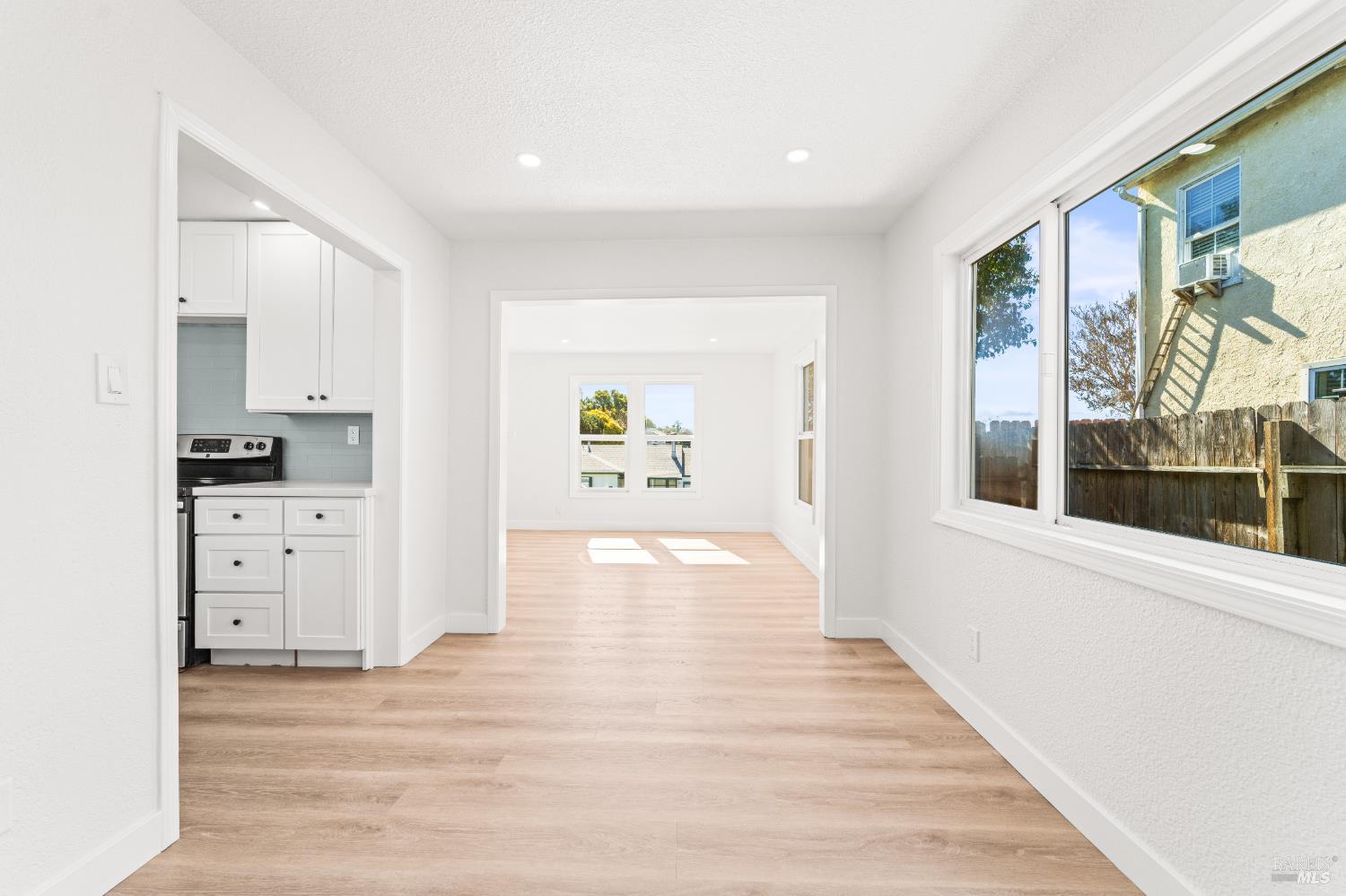 Detail Gallery Image 10 of 42 For 208 Del Mar Ave, Vallejo,  CA 94589 - 3 Beds | 2 Baths