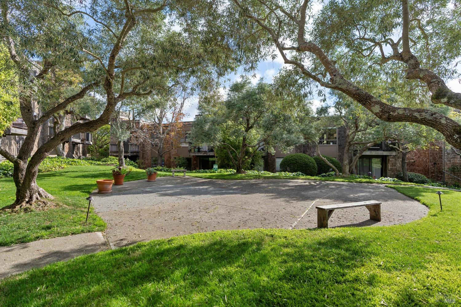 Detail Gallery Image 19 of 24 For 574 Seaver Dr, Mill Valley,  CA 94941 - 1 Beds | 1 Baths