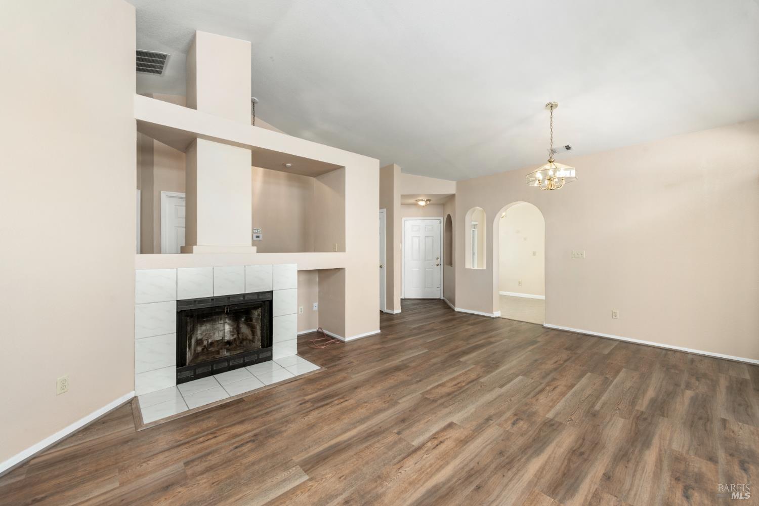 Detail Gallery Image 9 of 32 For 944 Bauman Ct, Suisun City,  CA 94585 - 3 Beds | 2 Baths