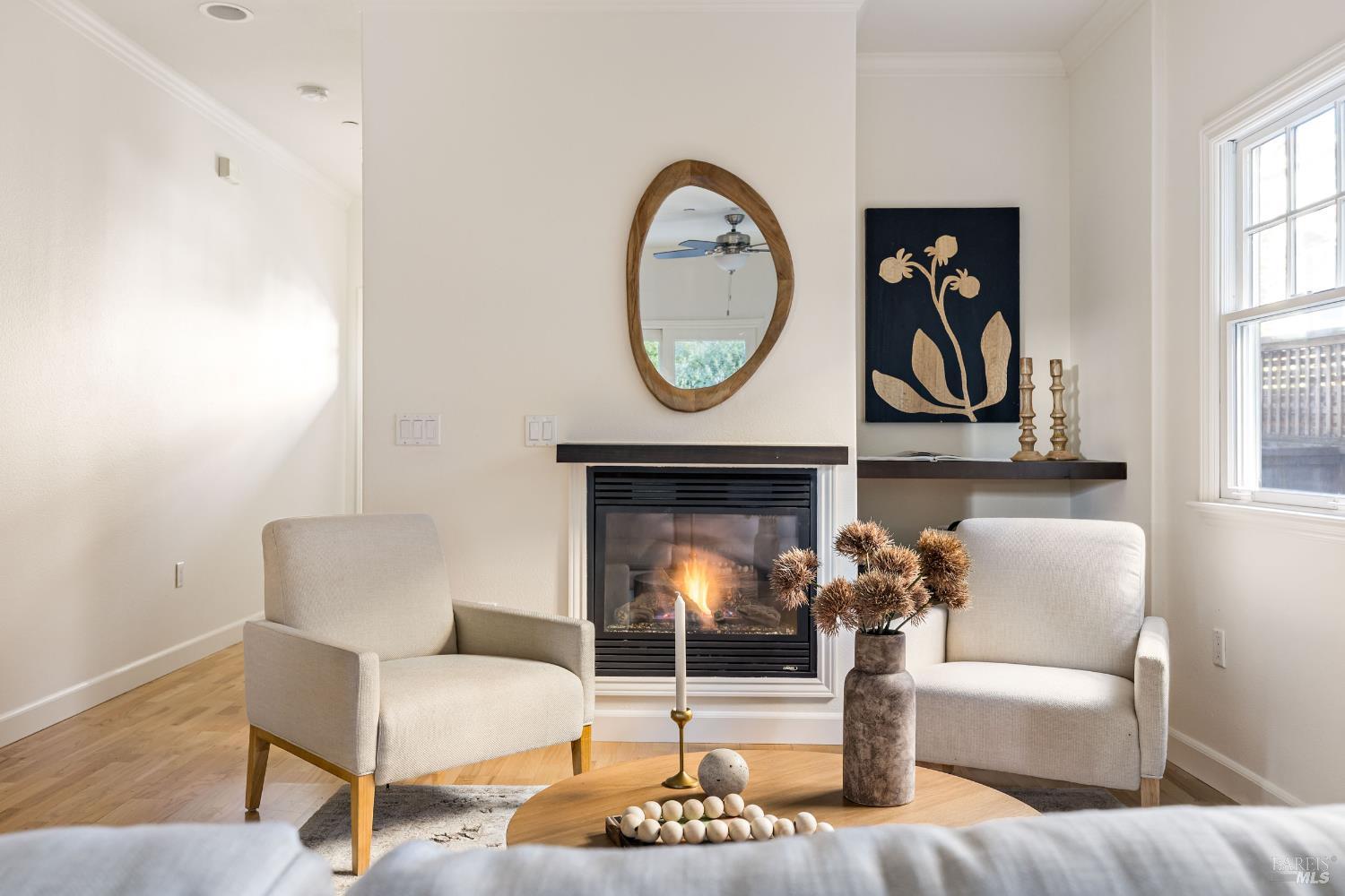 Detail Gallery Image 5 of 28 For 930 Martin Cir, Petaluma,  CA 94952 - 3 Beds | 2/1 Baths