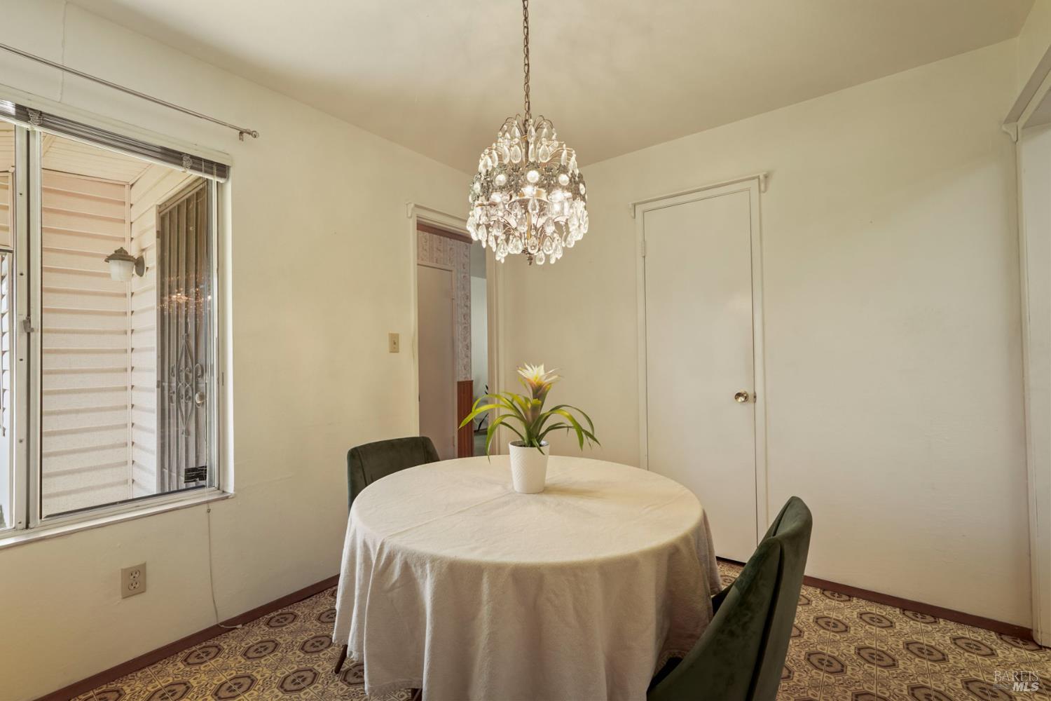 Detail Gallery Image 12 of 47 For 724 E Atlantic Ave, Fairfield,  CA 94533 - 4 Beds | 2 Baths