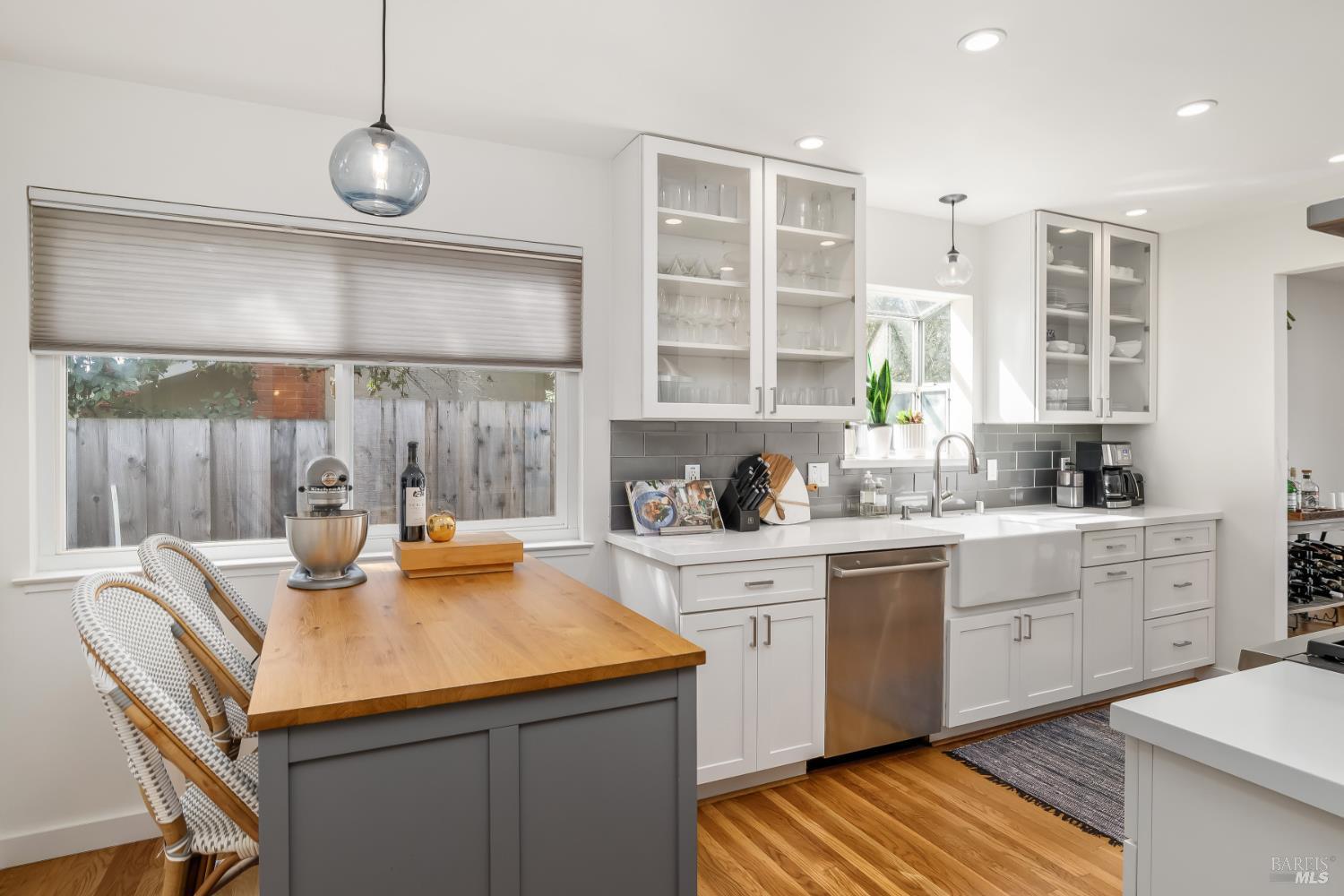 Detail Gallery Image 9 of 20 For 281 San Carlos Way, Novato,  CA 94945 - 3 Beds | 2 Baths