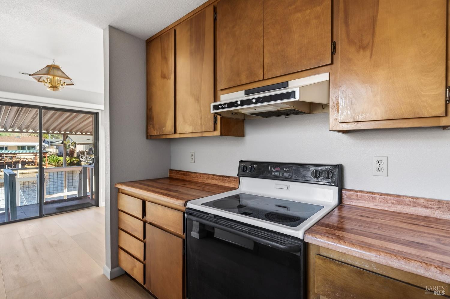 Detail Gallery Image 10 of 46 For 584 Bass Ln, Clearlake Oaks,  CA 95423 - 2 Beds | 2 Baths