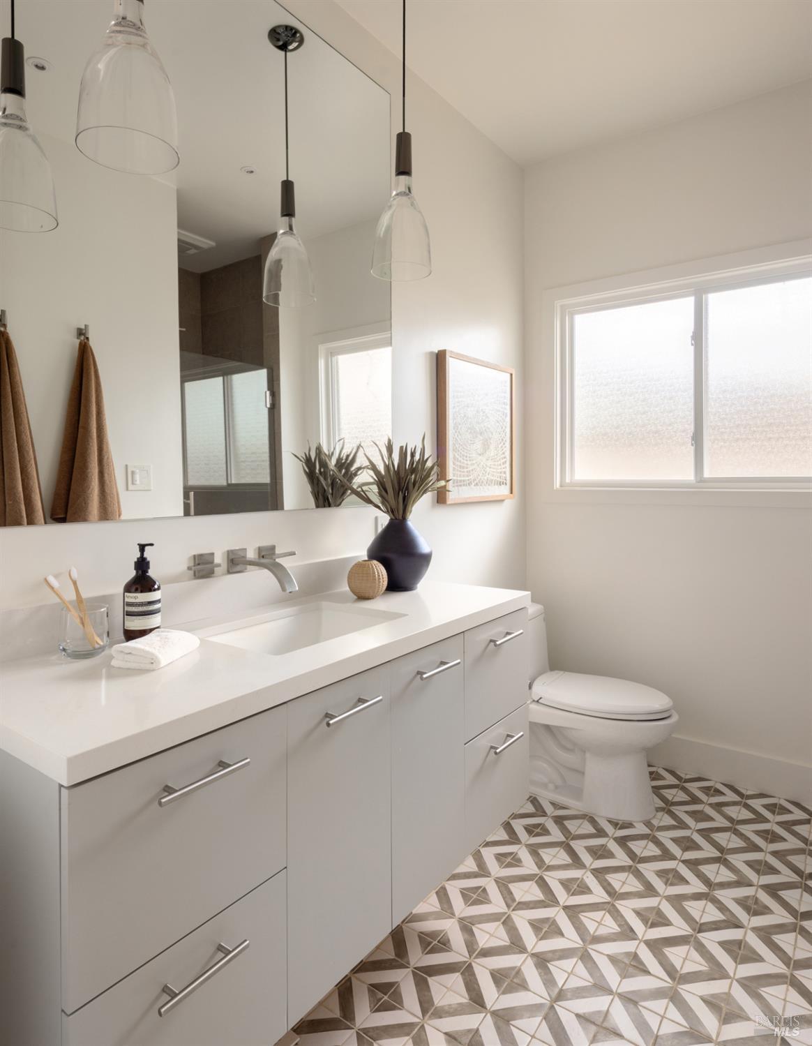 Detail Gallery Image 43 of 53 For 114 Jamaica St, Tiburon,  CA 94920 - 4 Beds | 4/1 Baths