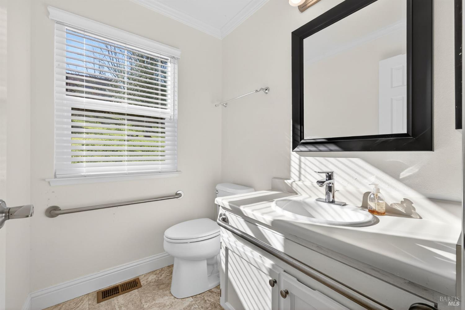 Detail Gallery Image 22 of 61 For 405 Crestridge Pl, Santa Rosa,  CA 95409 - 3 Beds | 2/1 Baths