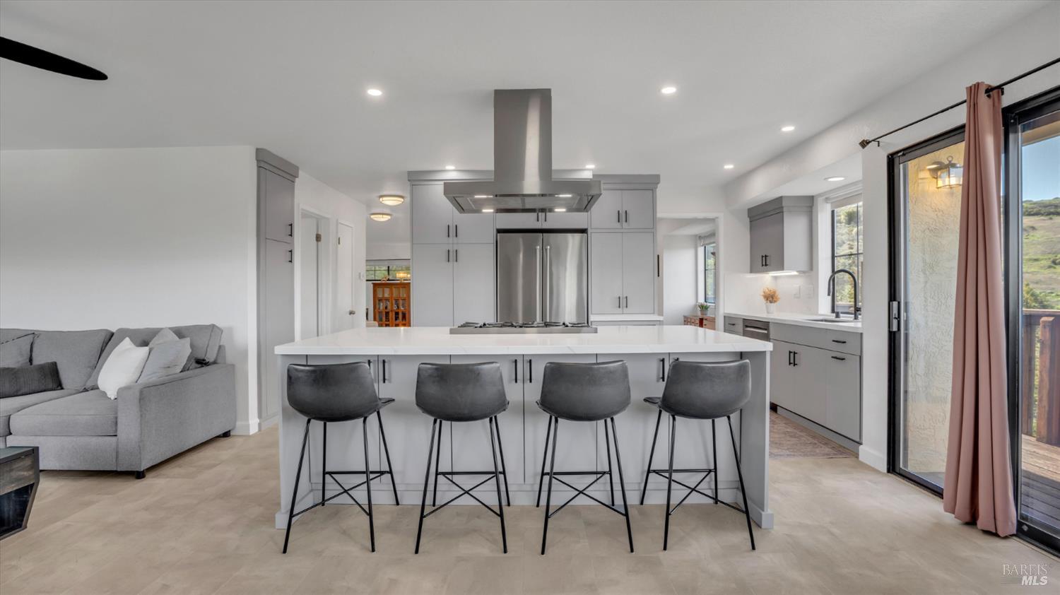 Detail Gallery Image 27 of 57 For 641 Lois Ln, El Sobrante,  CA 94803 - 4 Beds | 2/1 Baths