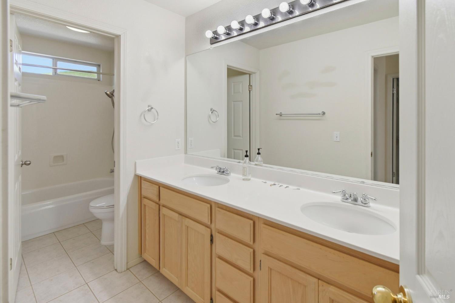 Detail Gallery Image 39 of 51 For 2707 Tuckaway Ct, Fairfield,  CA 94534 - 5 Beds | 3 Baths