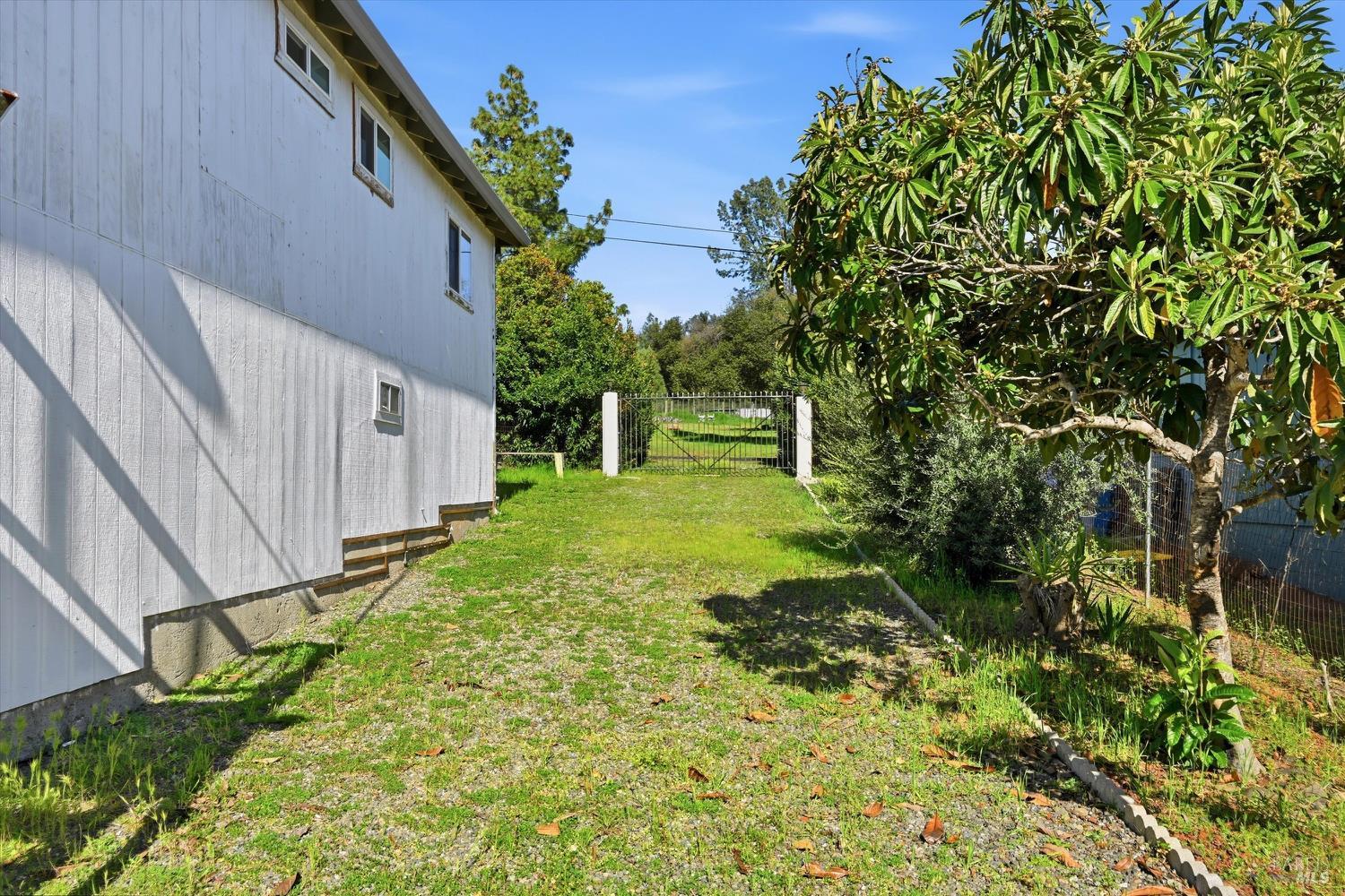 Detail Gallery Image 4 of 35 For 16625 Pinecrest Ct, Hidden Valley Lake,  CA 95467 - 2 Beds | 3 Baths