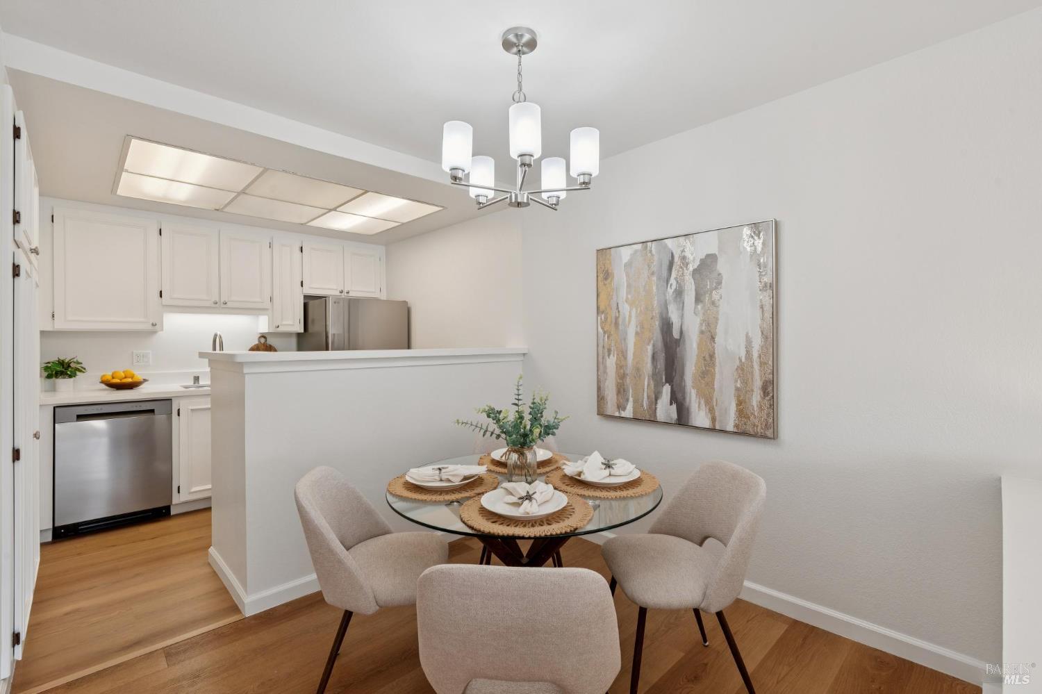 Detail Gallery Image 4 of 24 For 574 Seaver Dr, Mill Valley,  CA 94941 - 1 Beds | 1 Baths