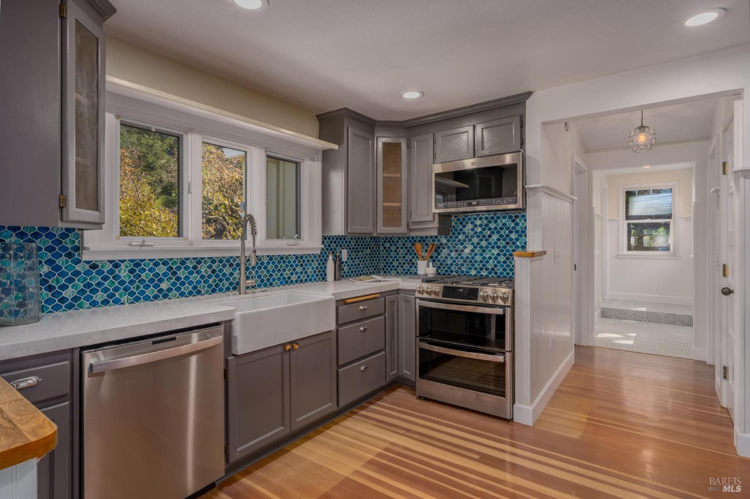 Detail Gallery Image 8 of 44 For 232 Sunnyside Ave, Sonoma,  CA 95476 - 4 Beds | 4 Baths