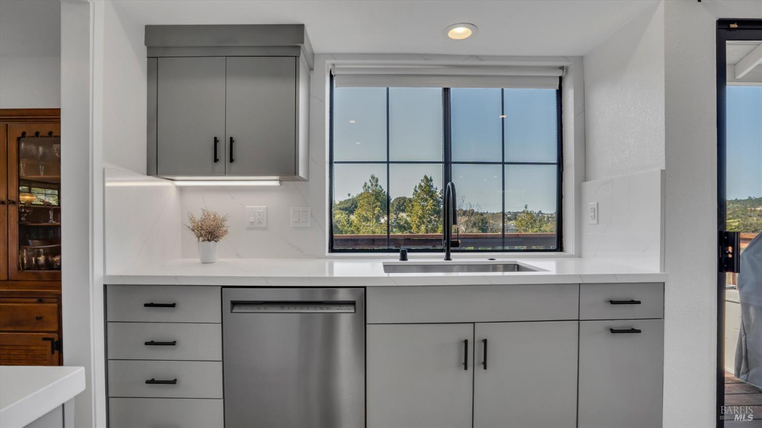 Detail Gallery Image 24 of 57 For 641 Lois Ln, El Sobrante,  CA 94803 - 4 Beds | 2/1 Baths