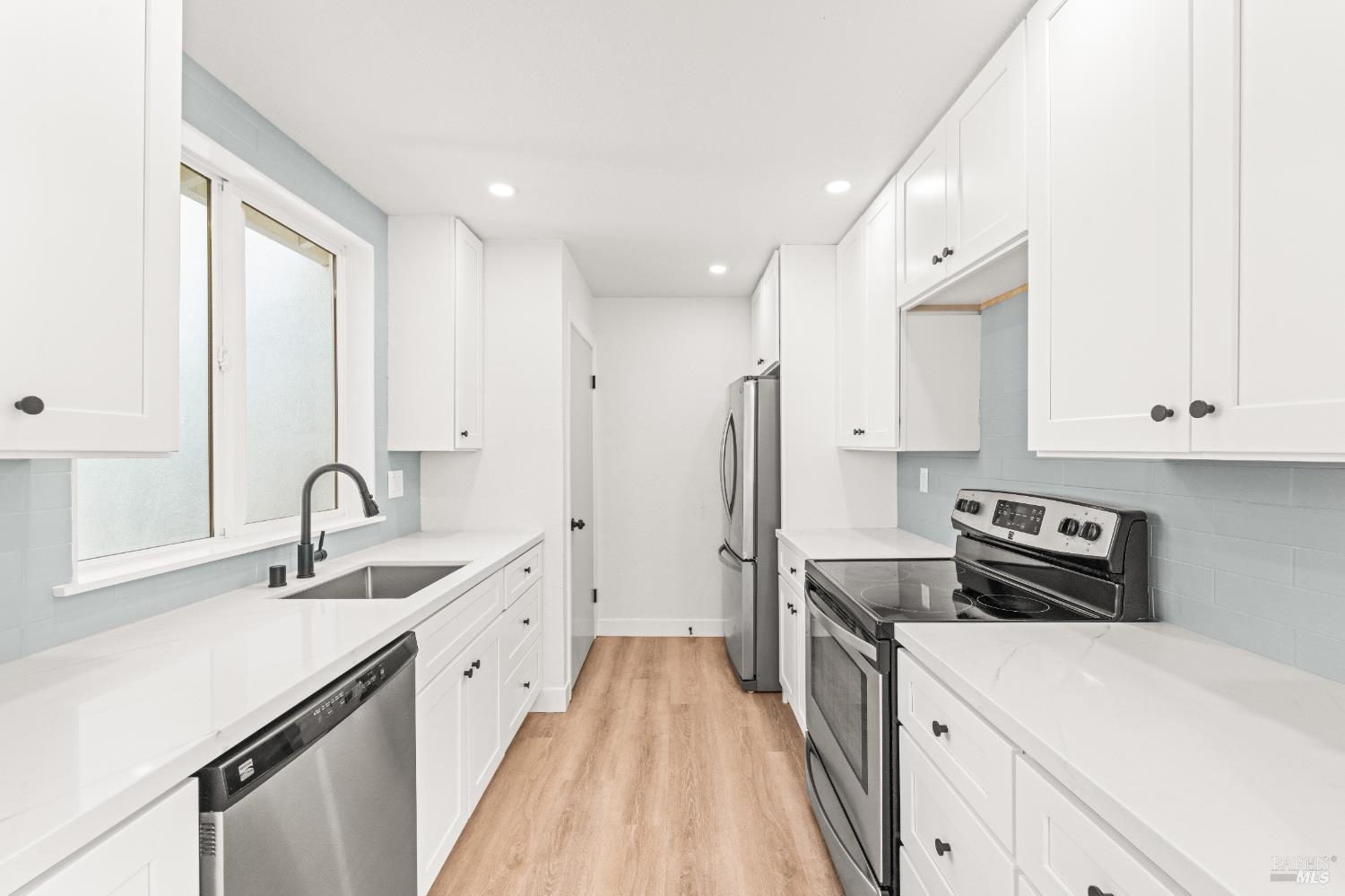 Detail Gallery Image 12 of 42 For 208 Del Mar Ave, Vallejo,  CA 94589 - 3 Beds | 2 Baths