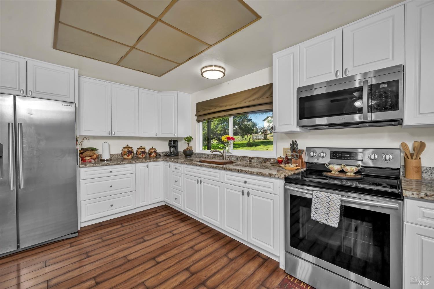 Detail Gallery Image 6 of 27 For 16593 Buckhorn Rd, Hidden Valley Lake,  CA 95467 - 2 Beds | 2 Baths