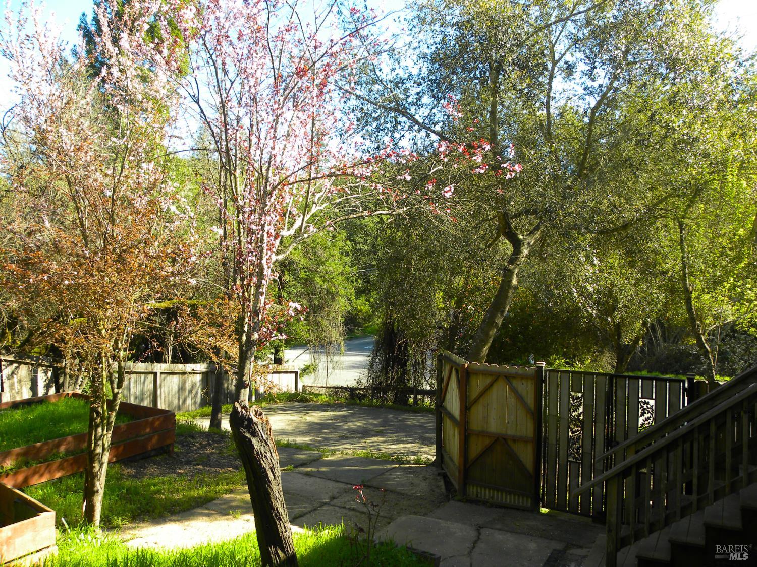 Detail Gallery Image 2 of 24 For 8260 Trenton Rd, Forestville,  CA 95436 - 3 Beds | 2 Baths