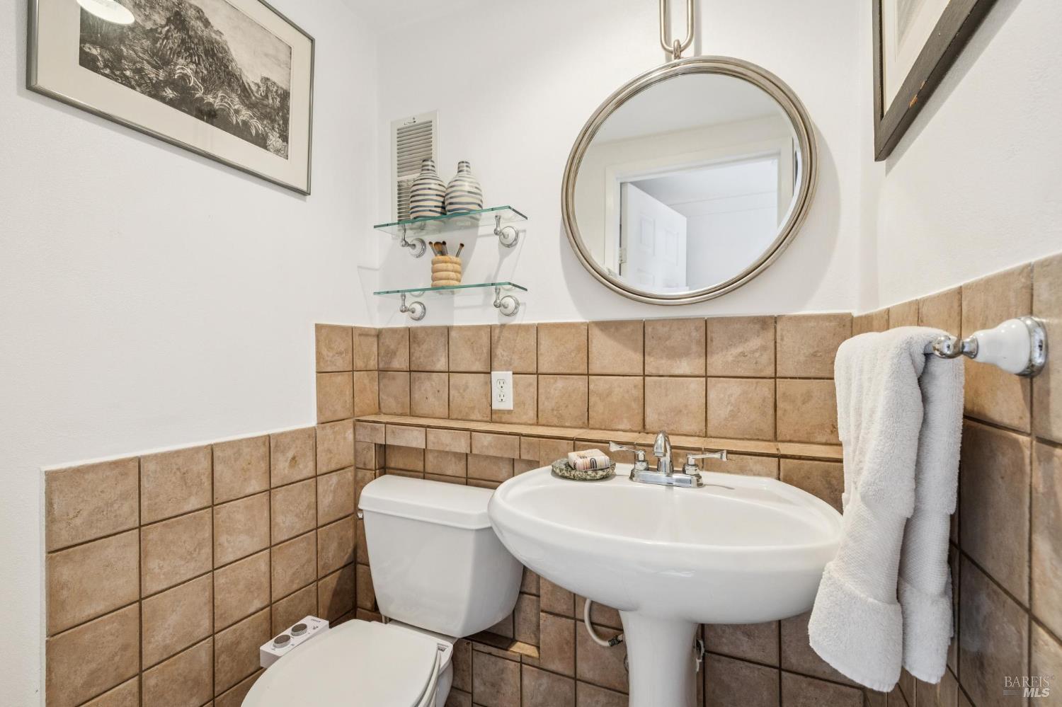 Detail Gallery Image 28 of 41 For 40 Mountain Ln, Mill Valley,  CA 94941 - 3 Beds | 2/1 Baths