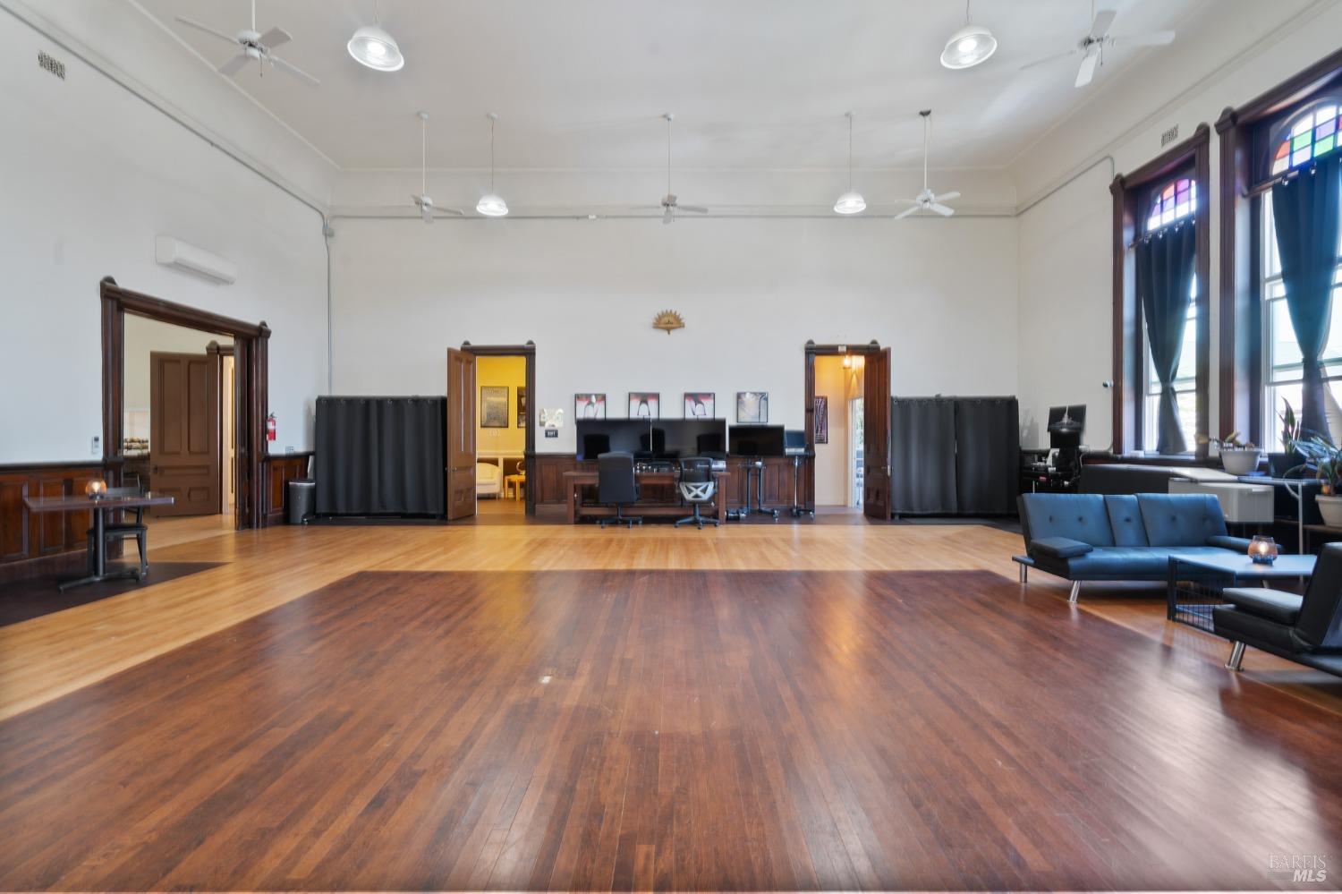 Detail Gallery Image 3 of 73 For 106 W J St, Benicia,  CA 94510 - – Beds | – Baths