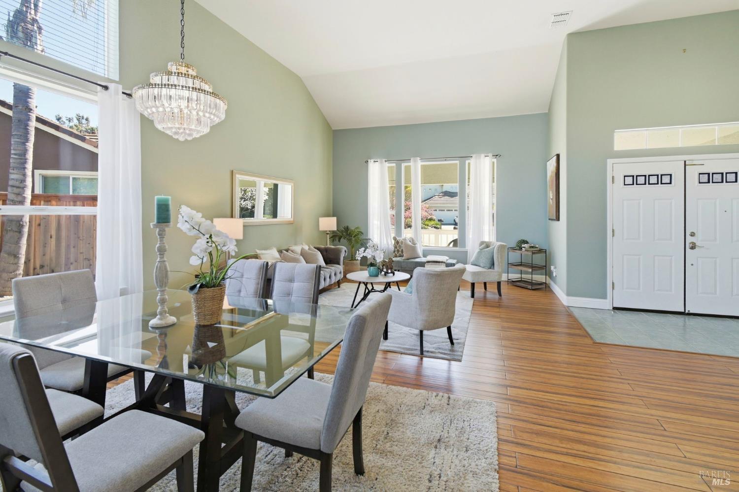 Detail Gallery Image 19 of 51 For 2707 Tuckaway Ct, Fairfield,  CA 94534 - 5 Beds | 3 Baths