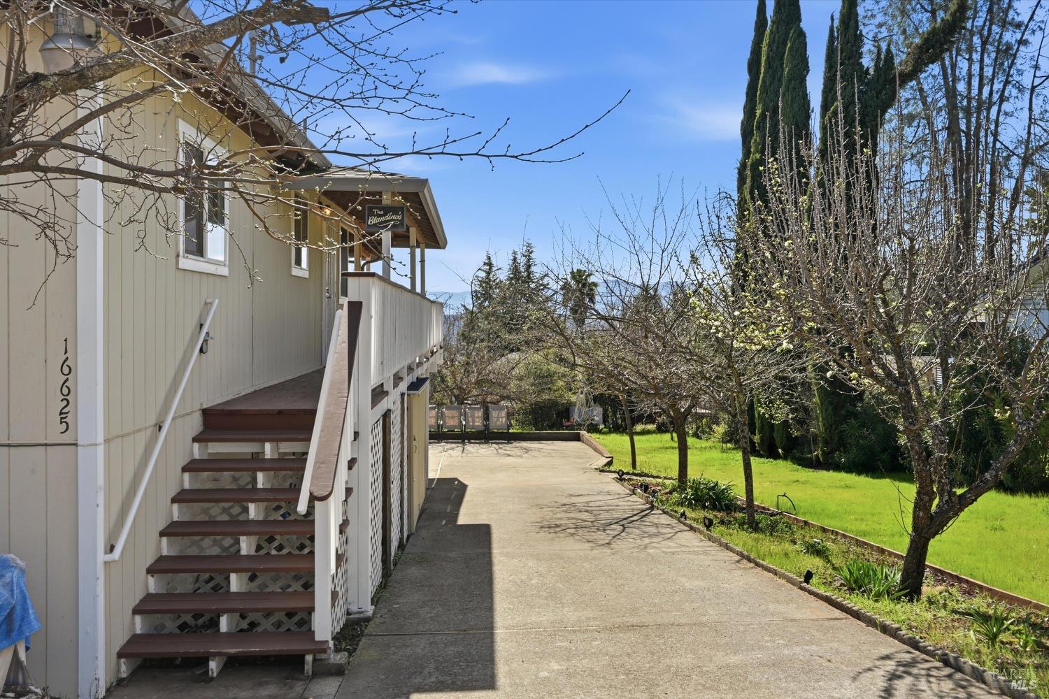 Detail Gallery Image 8 of 35 For 16625 Pinecrest Ct, Hidden Valley Lake,  CA 95467 - 2 Beds | 3 Baths