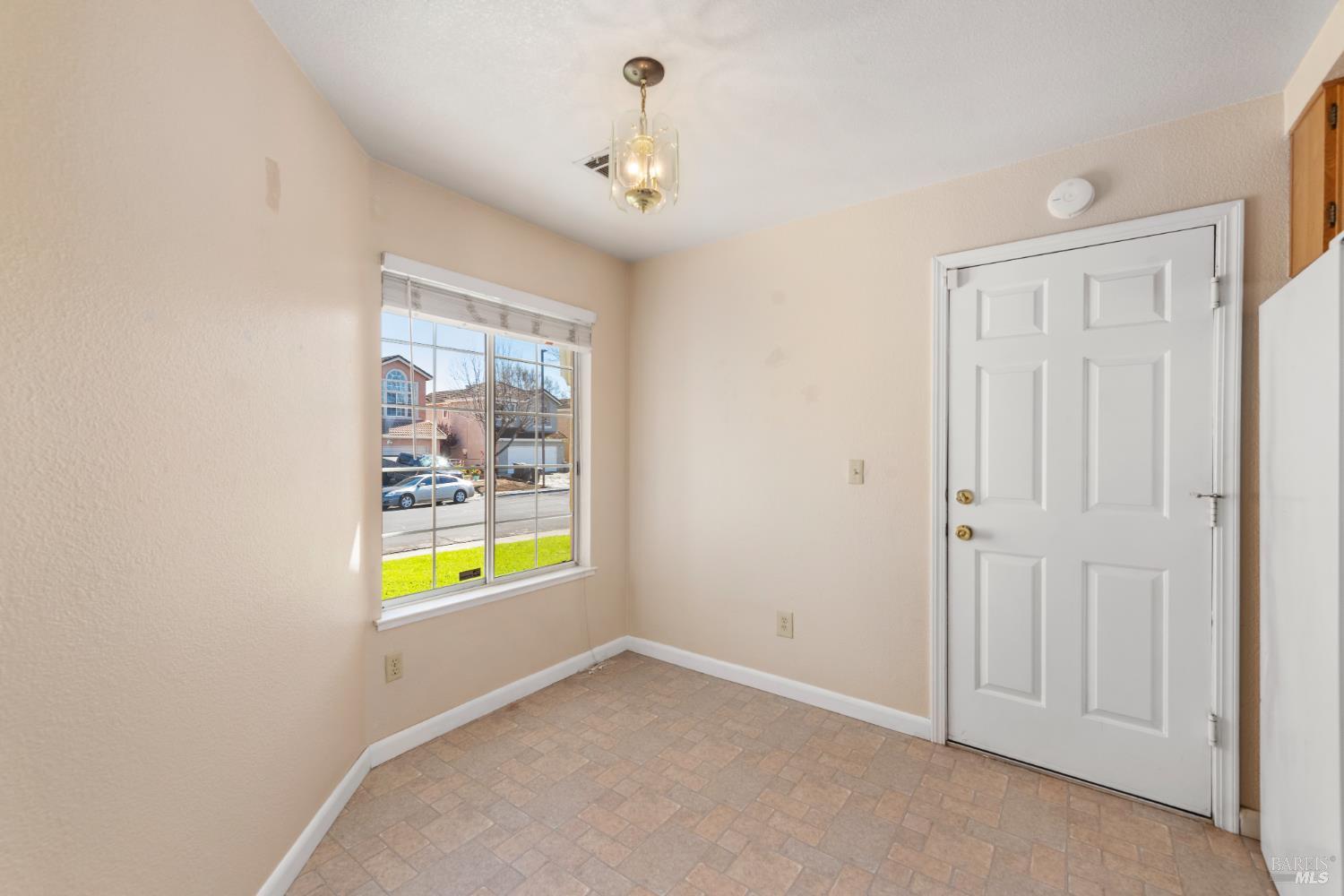 Detail Gallery Image 13 of 32 For 944 Bauman Ct, Suisun City,  CA 94585 - 3 Beds | 2 Baths