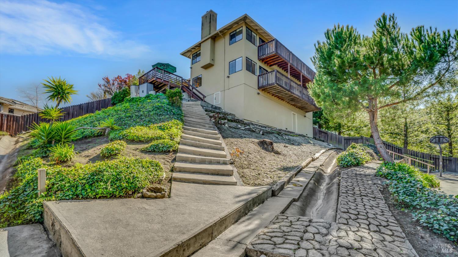 Detail Gallery Image 7 of 57 For 641 Lois Ln, El Sobrante,  CA 94803 - 4 Beds | 2/1 Baths