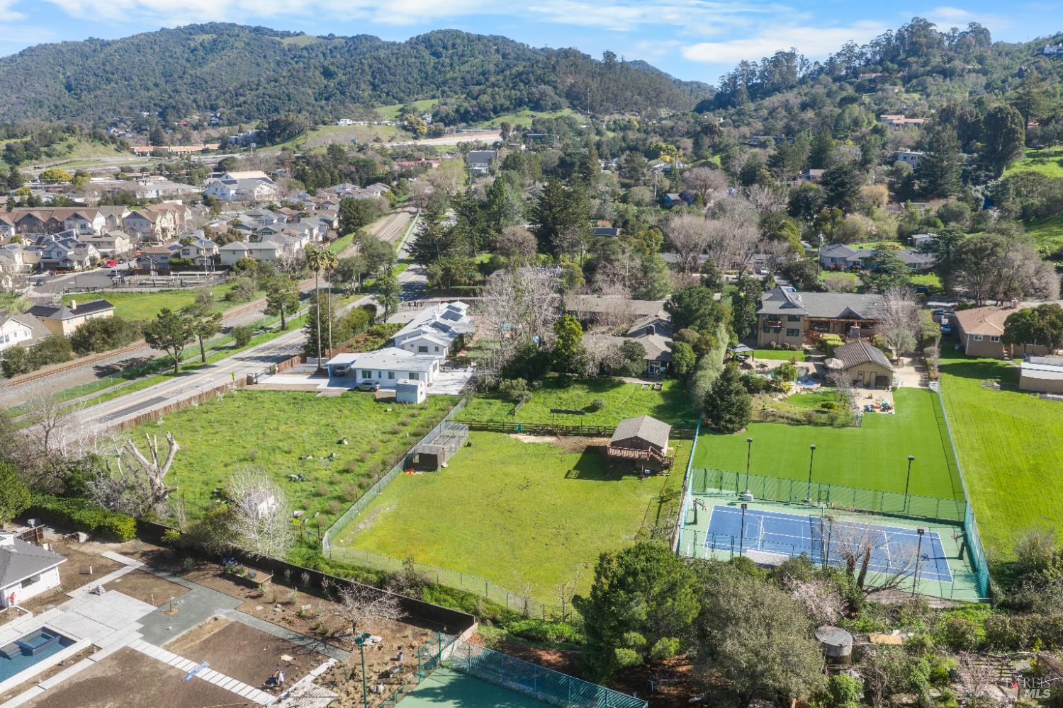 Detail Gallery Image 43 of 45 For 8 Circle Rd, San Rafael,  CA 94903 - 10 Beds | 6/1 Baths