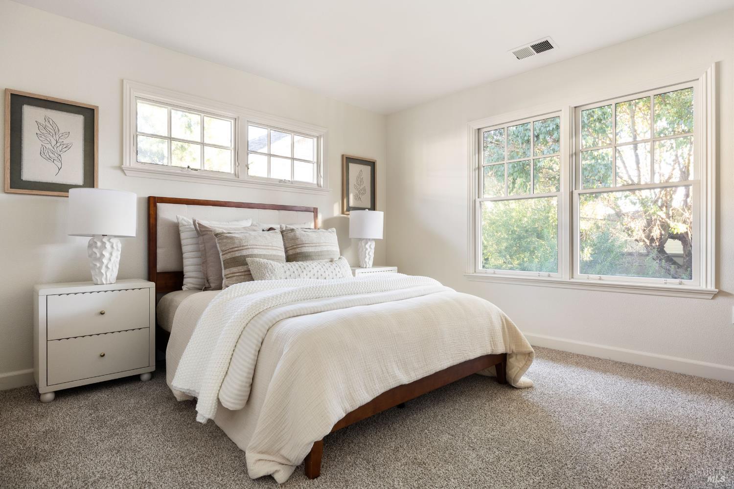 Detail Gallery Image 14 of 28 For 930 Martin Cir, Petaluma,  CA 94952 - 3 Beds | 2/1 Baths