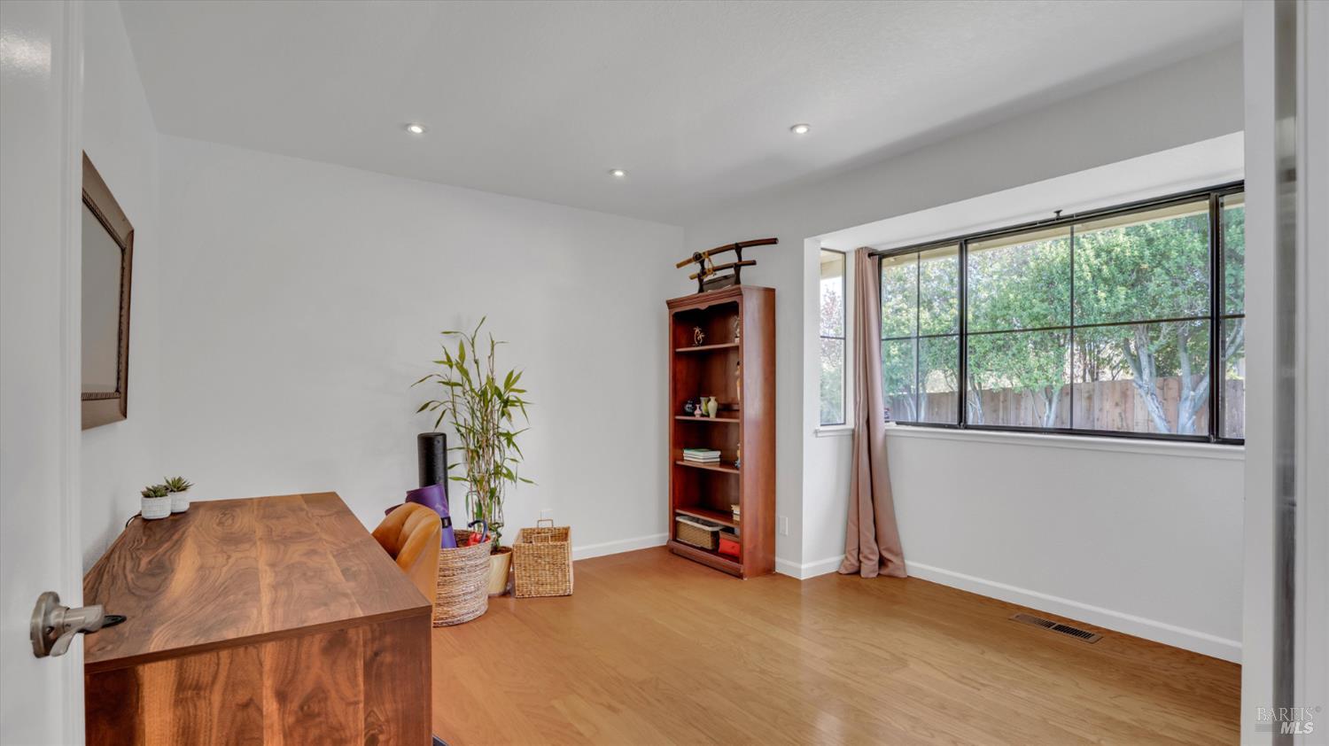 Detail Gallery Image 34 of 57 For 641 Lois Ln, El Sobrante,  CA 94803 - 4 Beds | 2/1 Baths