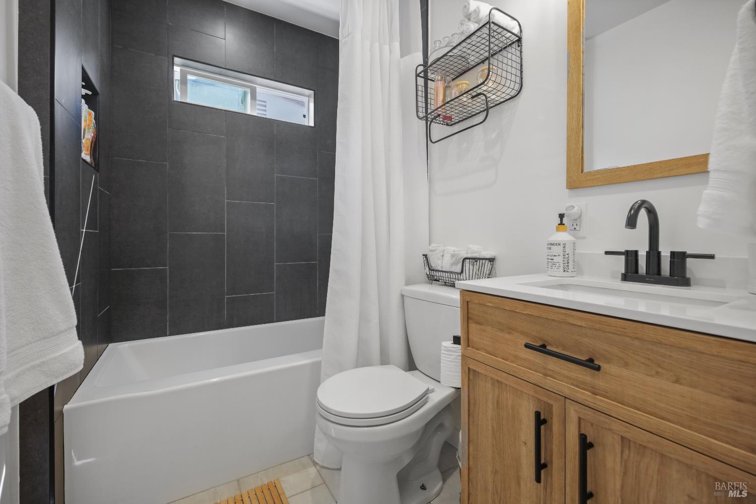 Detail Gallery Image 9 of 13 For 2751 Georgia St, Vallejo,  CA 94591 - 2 Beds | 1 Baths