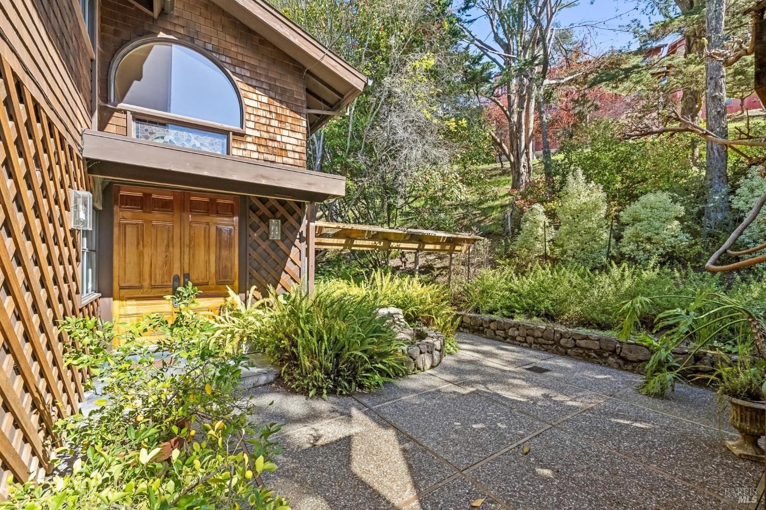 Detail Gallery Image 4 of 61 For 16 Malvino Ct, Tiburon,  CA 94920 - 4 Beds | 2/1 Baths