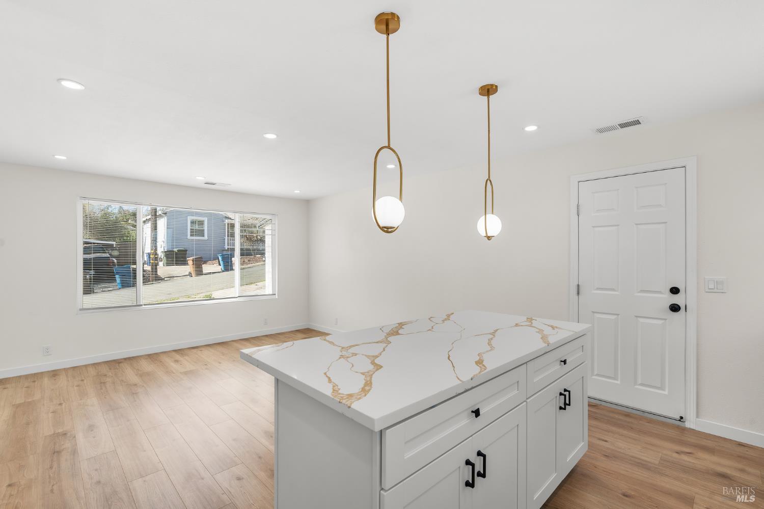 Detail Gallery Image 13 of 36 For 8 Corte Dorado Ct, Benicia,  CA 94510 - 2 Beds | 1 Baths