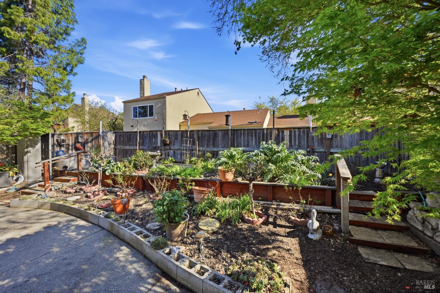 Detail Gallery Image 24 of 31 For 1005 Se Woodlake Dr, Santa Rosa,  CA 95405 - 3 Beds | 2/1 Baths