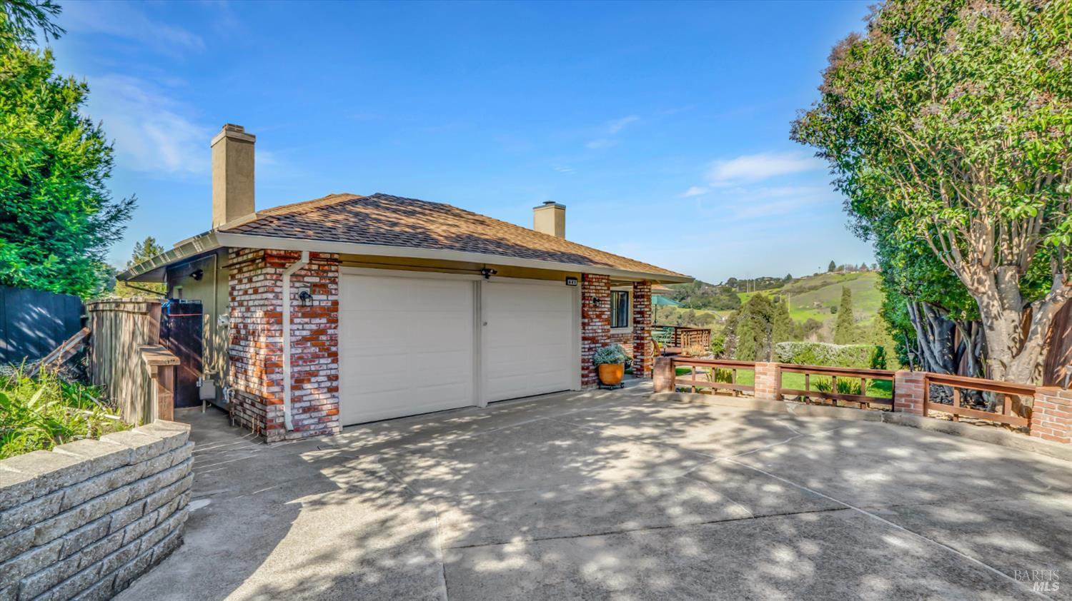 Detail Gallery Image 5 of 57 For 641 Lois Ln, El Sobrante,  CA 94803 - 4 Beds | 2/1 Baths