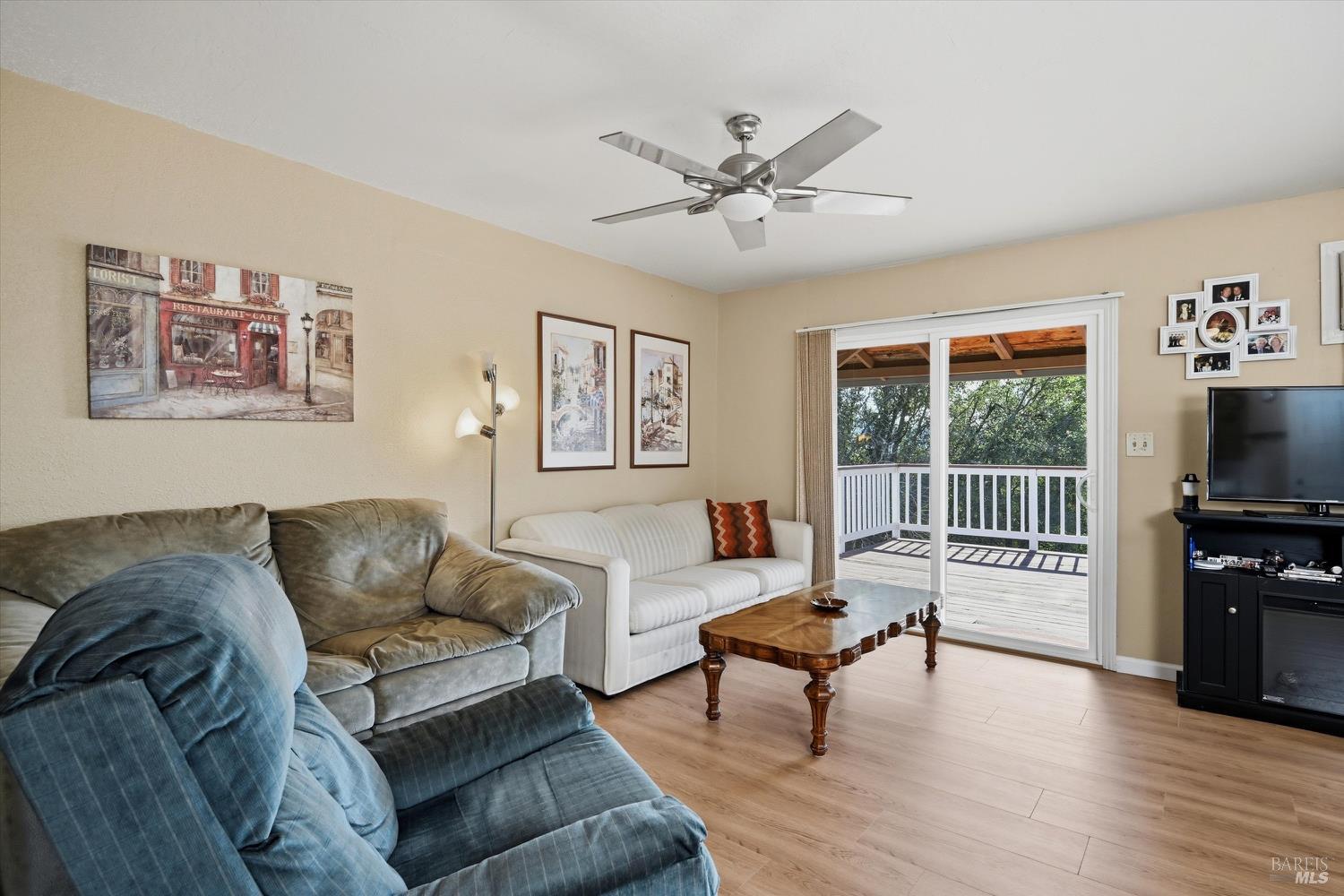 Detail Gallery Image 12 of 35 For 16625 Pinecrest Ct, Hidden Valley Lake,  CA 95467 - 2 Beds | 3 Baths