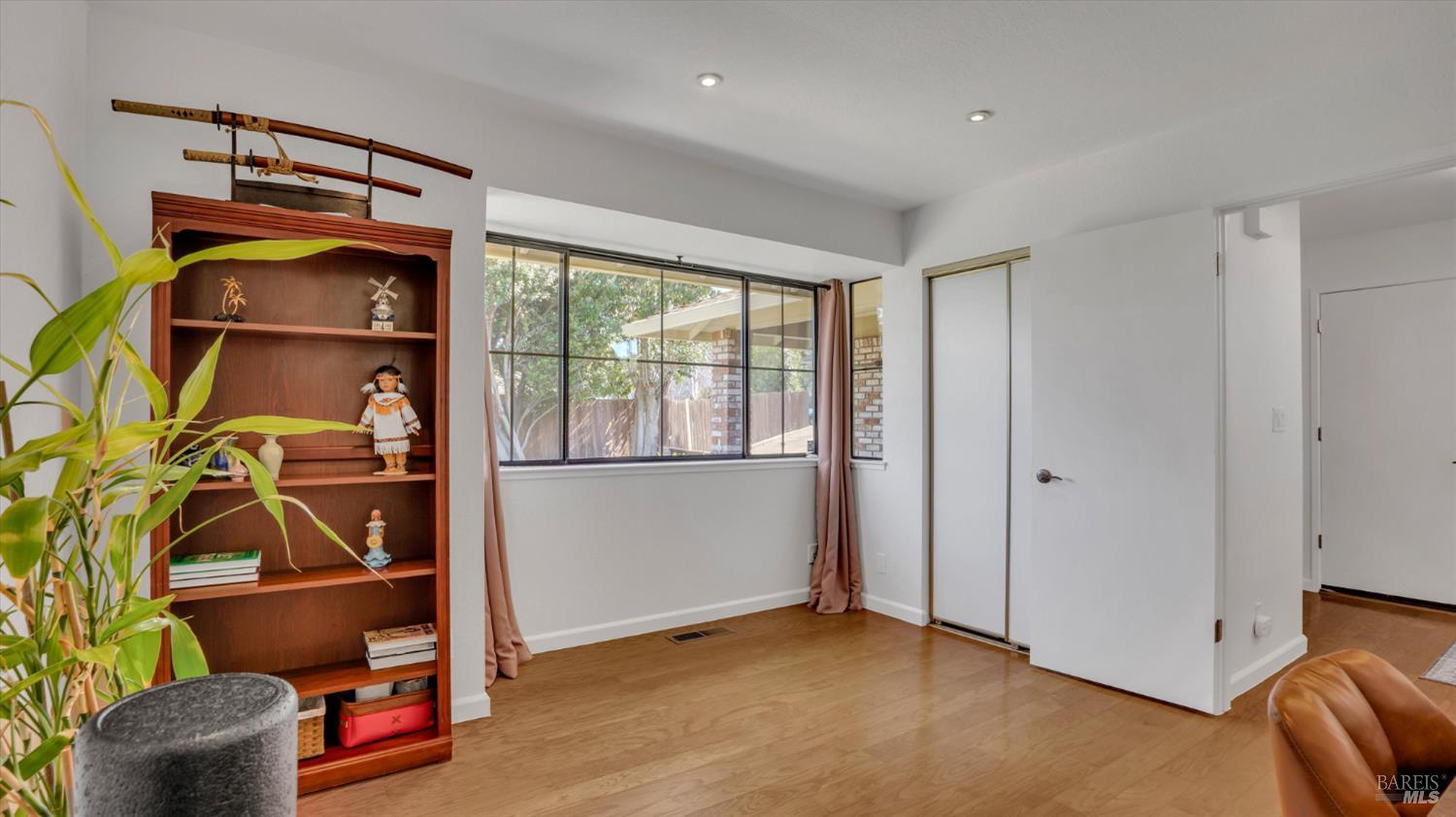 Detail Gallery Image 35 of 57 For 641 Lois Ln, El Sobrante,  CA 94803 - 4 Beds | 2/1 Baths