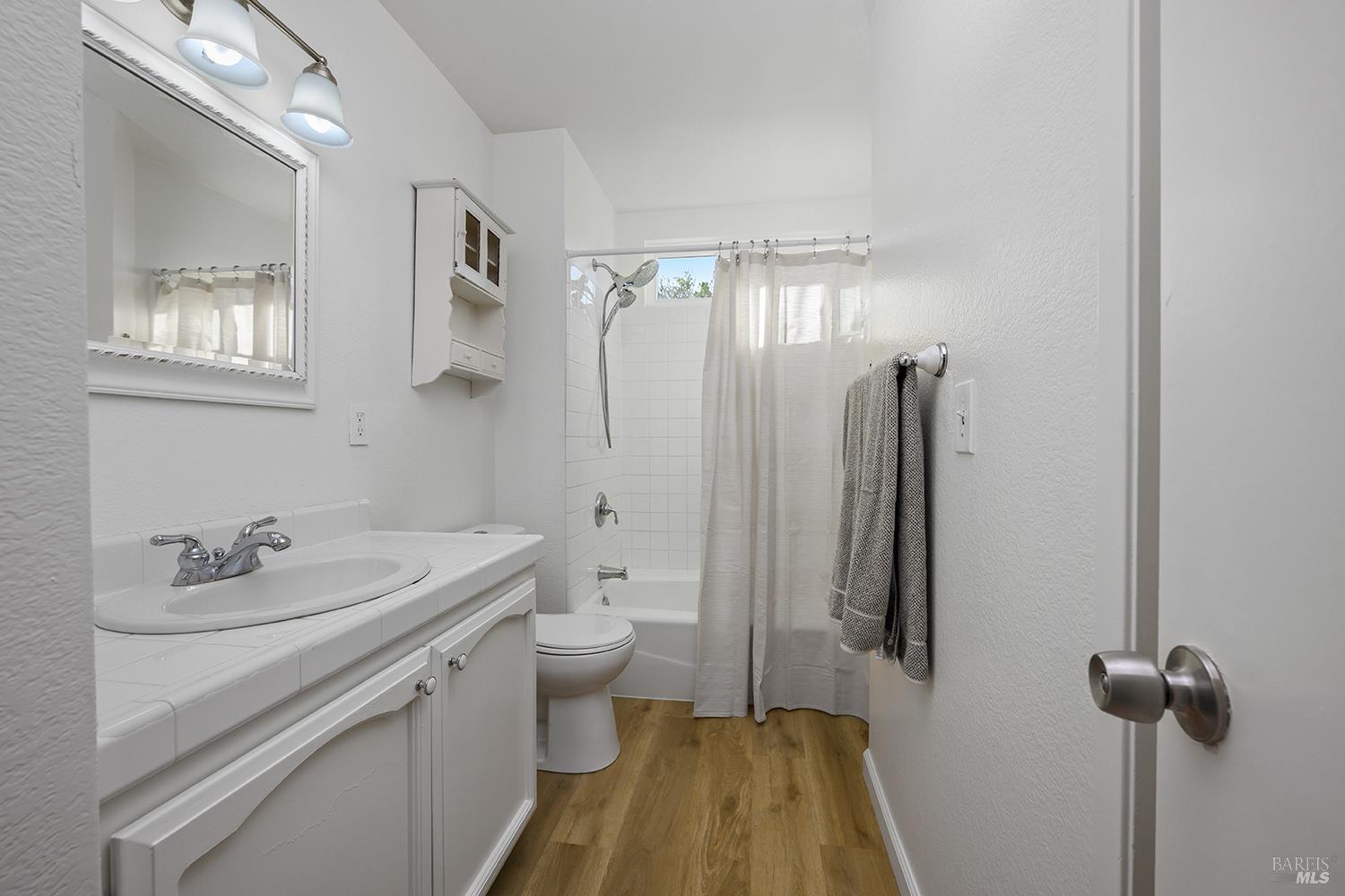 Detail Gallery Image 13 of 23 For 31 Front St #E,  Healdsburg,  CA 95448 - 3 Beds | 1/1 Baths