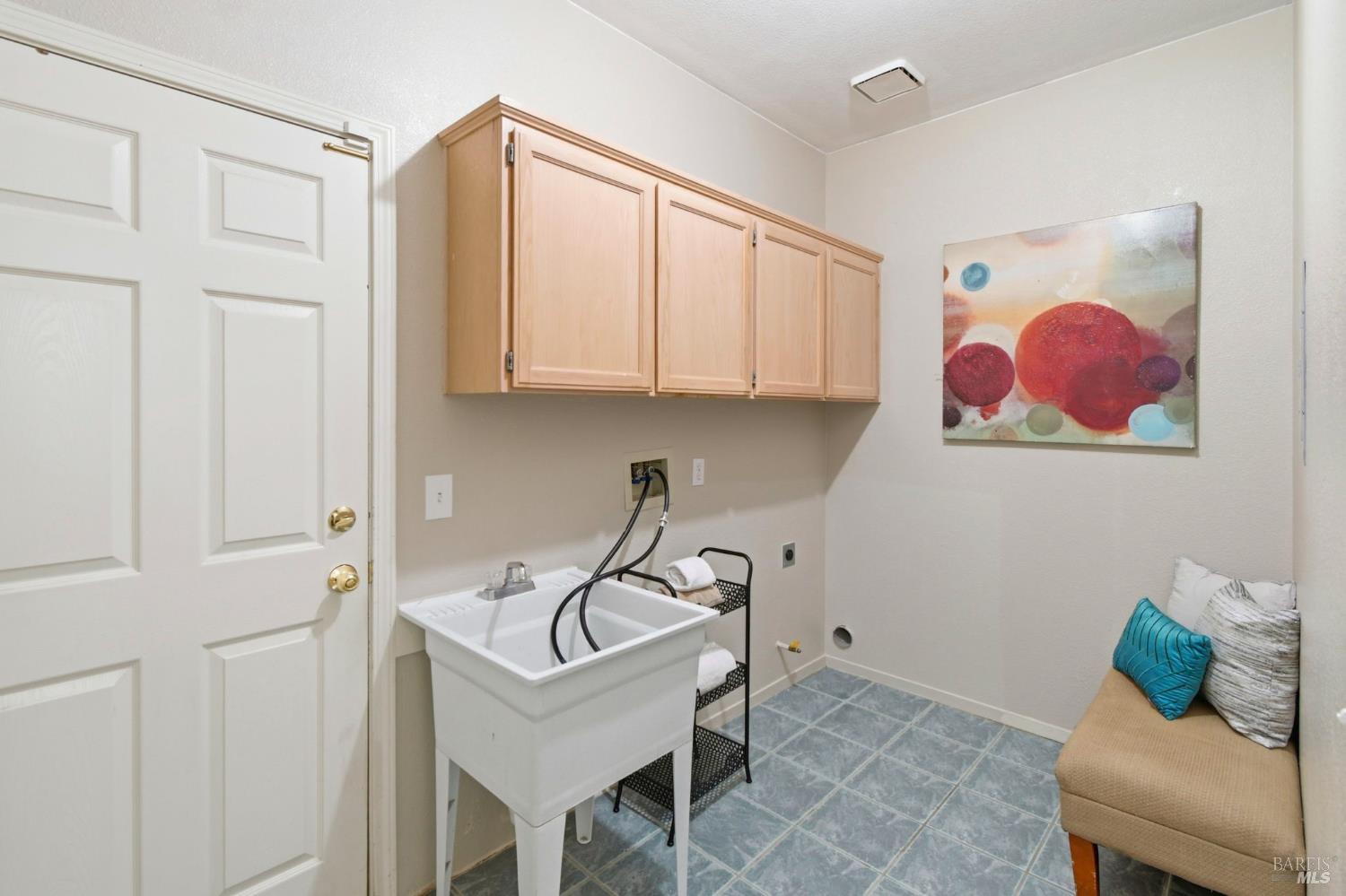 Detail Gallery Image 41 of 51 For 2707 Tuckaway Ct, Fairfield,  CA 94534 - 5 Beds | 3 Baths