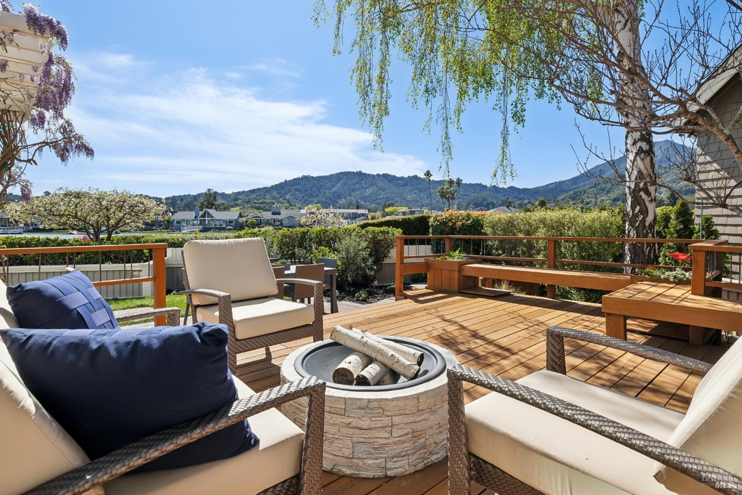 Detail Gallery Image 17 of 47 For 11 Gretchen Pl, Greenbrae,  CA 94904 - 4 Beds | 2/1 Baths