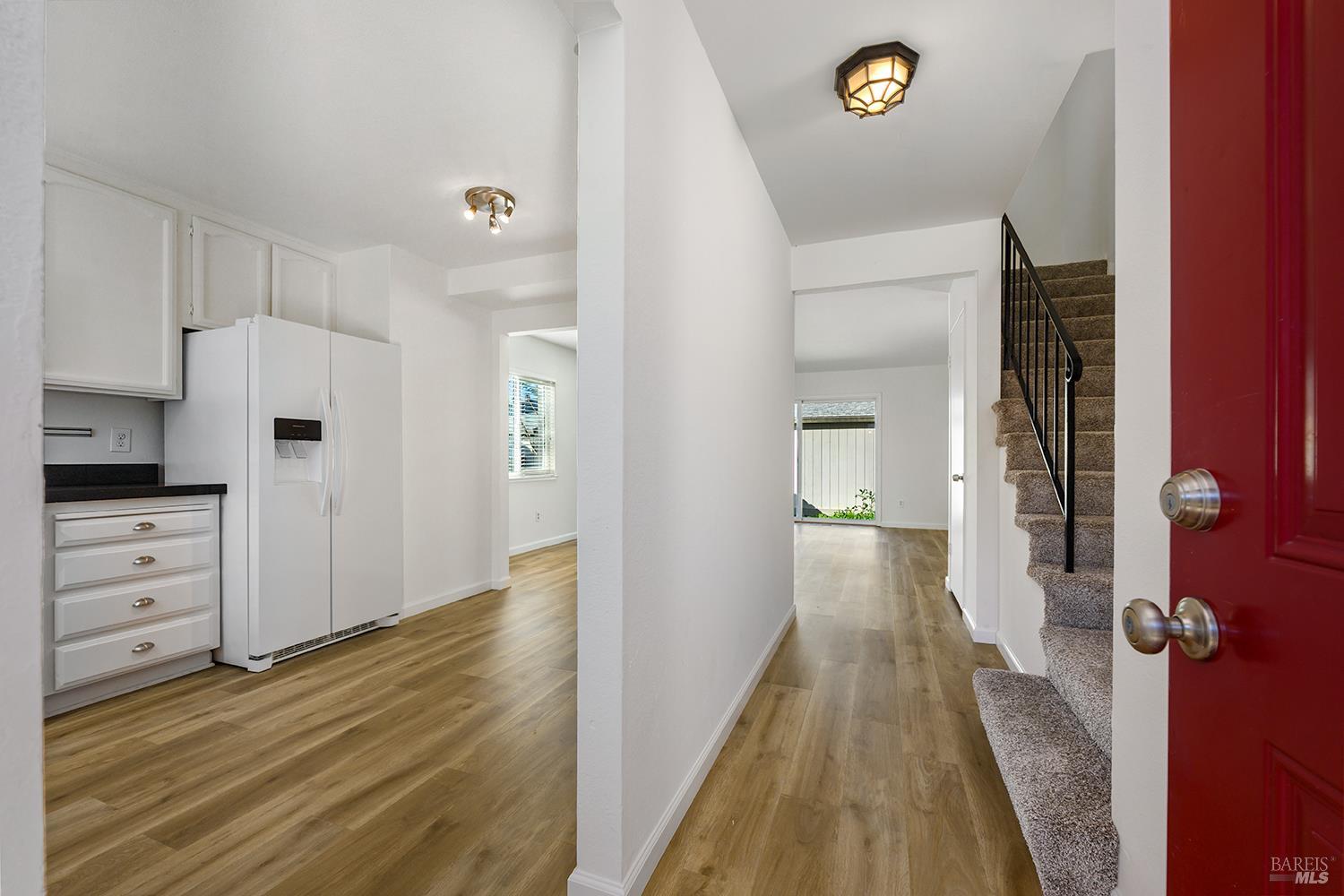 Detail Gallery Image 5 of 23 For 31 Front St #E,  Healdsburg,  CA 95448 - 3 Beds | 1/1 Baths