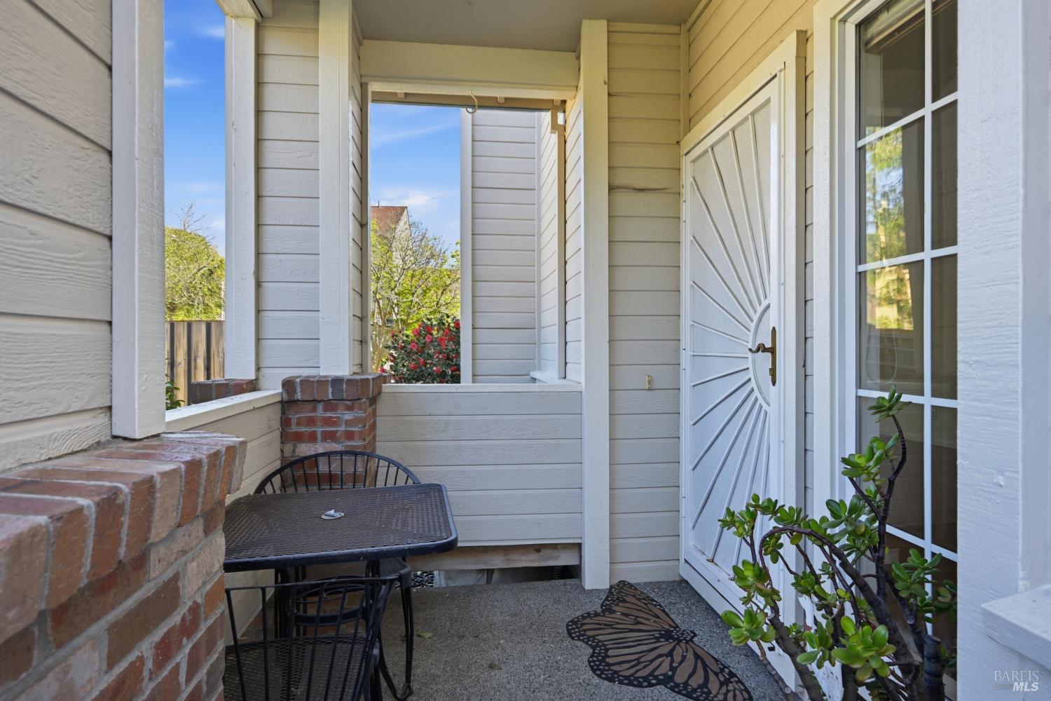 Detail Gallery Image 3 of 31 For 1005 Se Woodlake Dr, Santa Rosa,  CA 95405 - 3 Beds | 2/1 Baths