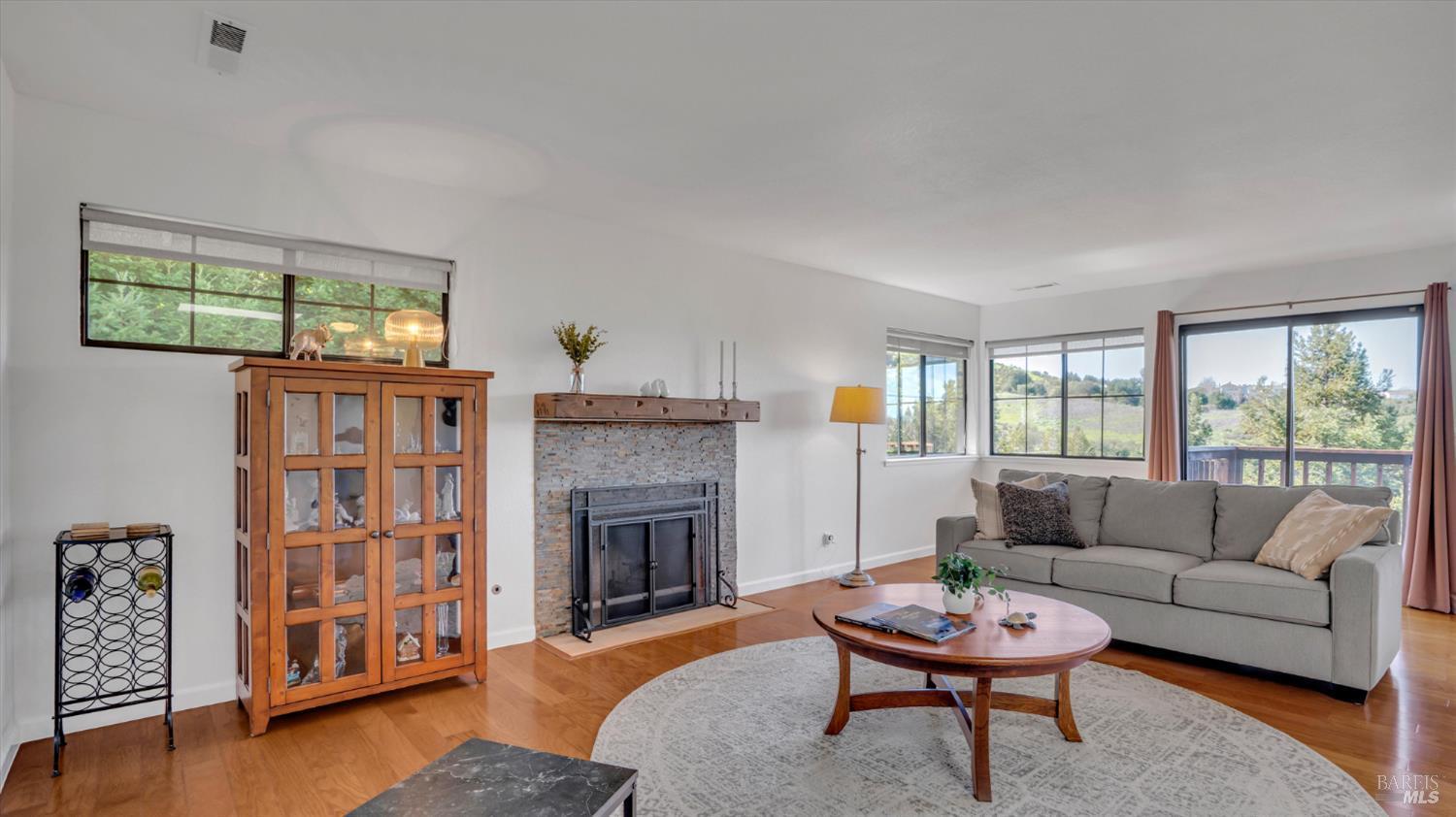 Detail Gallery Image 15 of 57 For 641 Lois Ln, El Sobrante,  CA 94803 - 4 Beds | 2/1 Baths