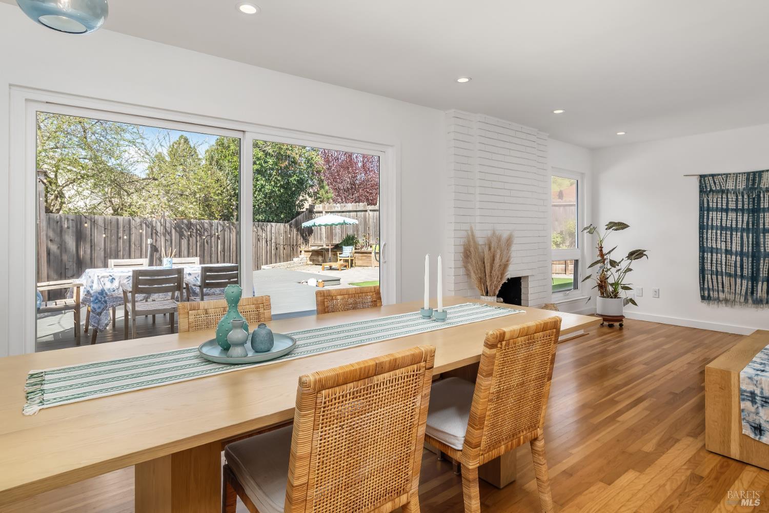 Detail Gallery Image 4 of 20 For 281 San Carlos Way, Novato,  CA 94945 - 3 Beds | 2 Baths