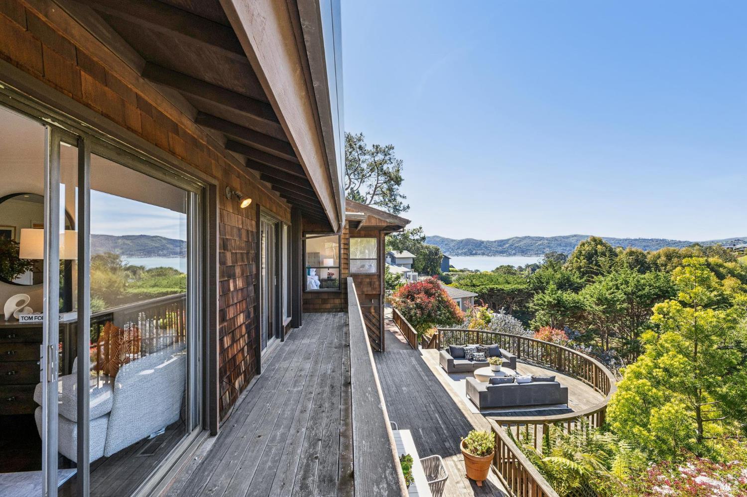 Detail Gallery Image 35 of 61 For 16 Malvino Ct, Tiburon,  CA 94920 - 4 Beds | 2/1 Baths
