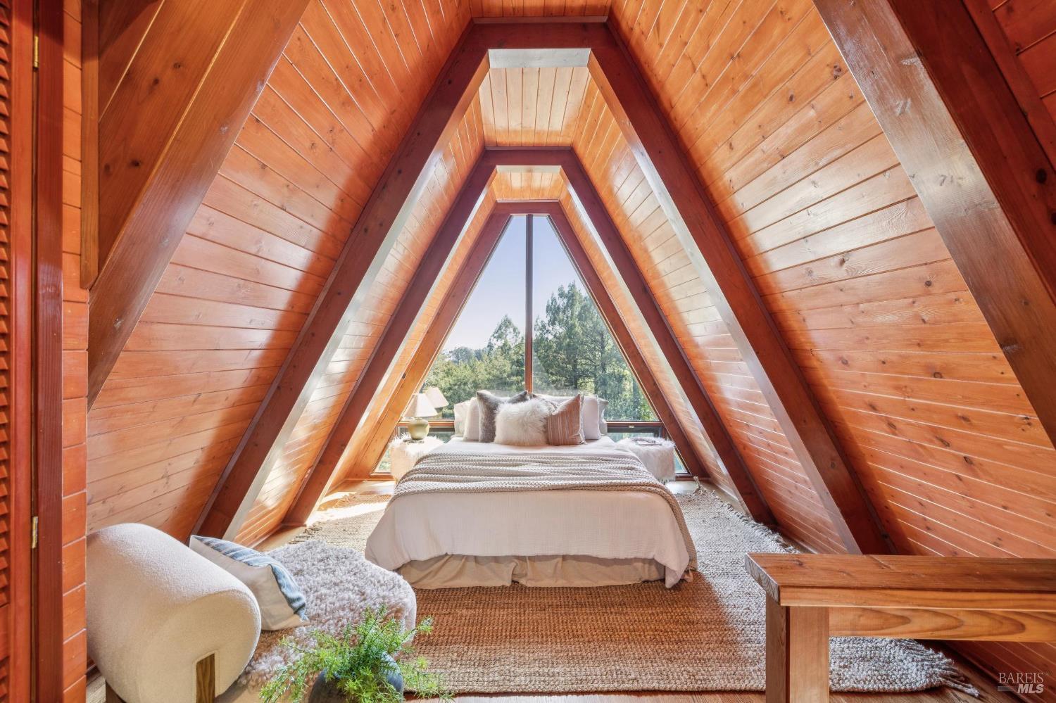 Detail Gallery Image 7 of 41 For 40 Mountain Ln, Mill Valley,  CA 94941 - 3 Beds | 2/1 Baths