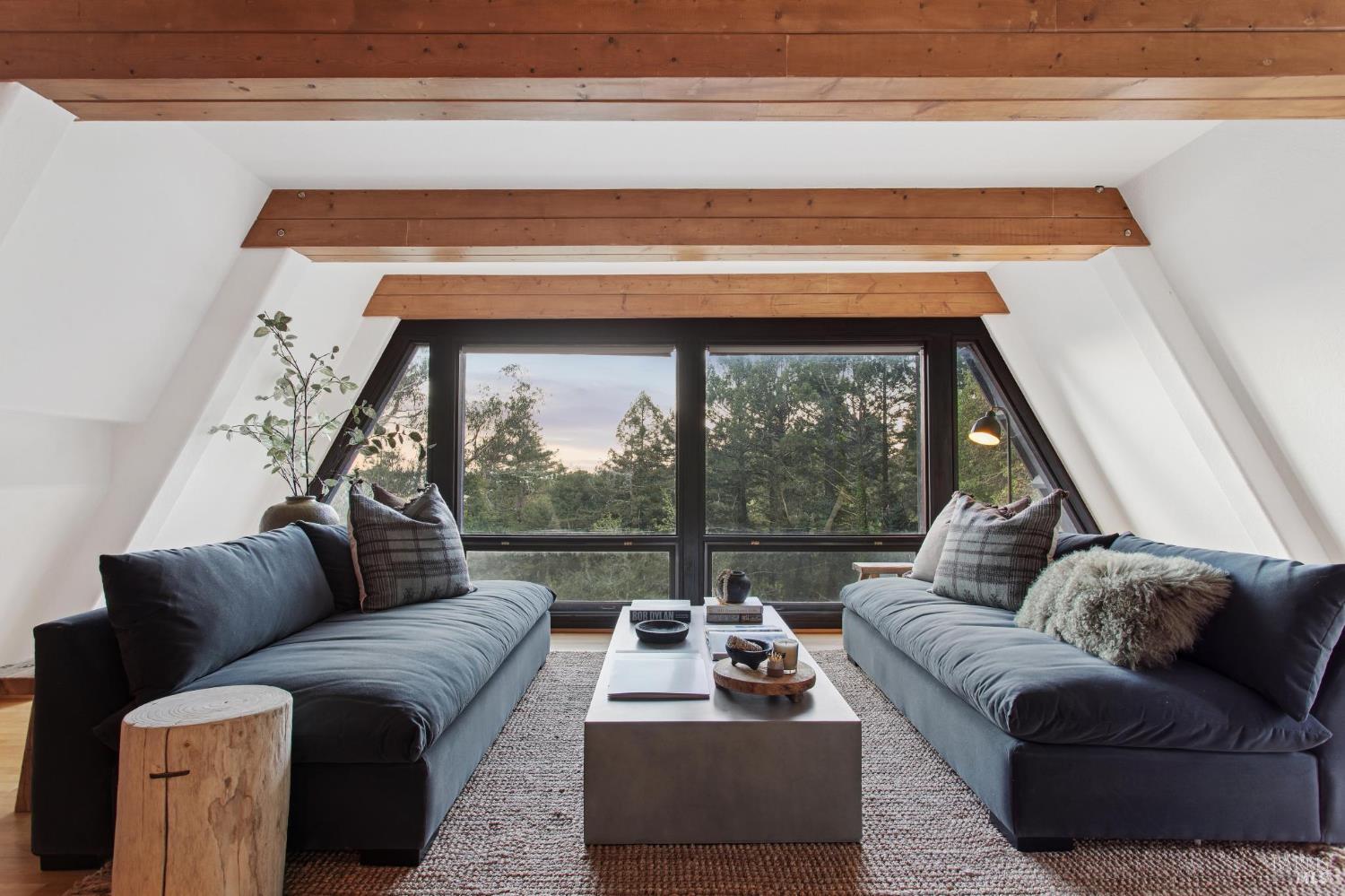 Detail Gallery Image 5 of 41 For 40 Mountain Ln, Mill Valley,  CA 94941 - 3 Beds | 2/1 Baths