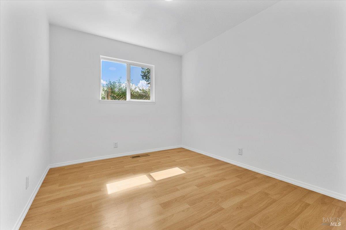 Detail Gallery Image 15 of 26 For 187 Pine Ave, Sonoma,  CA 95476 - 3 Beds | 1 Baths