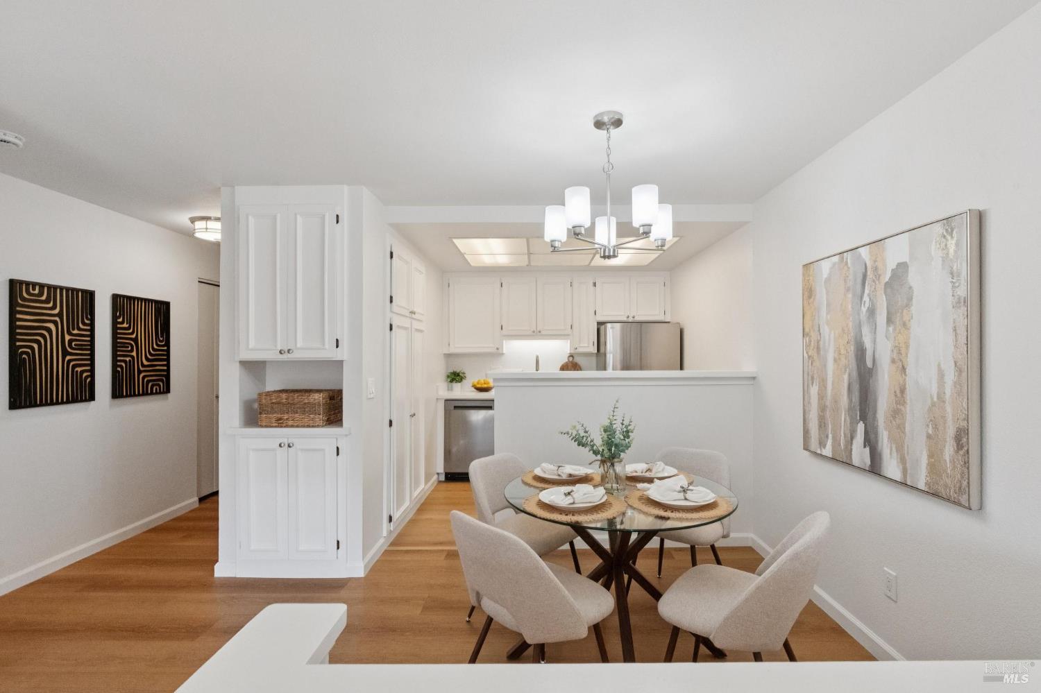 Detail Gallery Image 3 of 24 For 574 Seaver Dr, Mill Valley,  CA 94941 - 1 Beds | 1 Baths