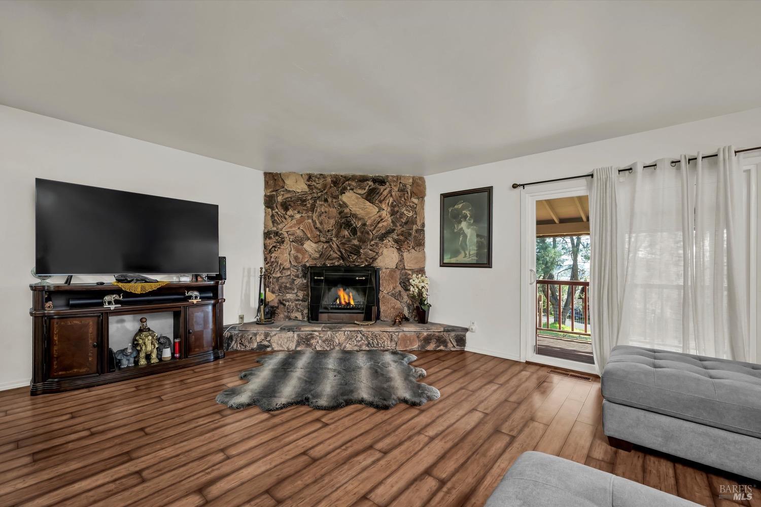 Detail Gallery Image 9 of 27 For 16593 Buckhorn Rd, Hidden Valley Lake,  CA 95467 - 2 Beds | 2 Baths