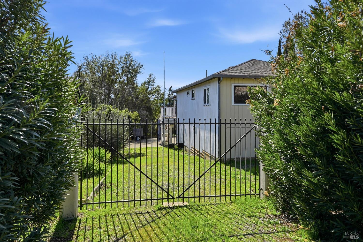 Detail Gallery Image 9 of 35 For 16625 Pinecrest Ct, Hidden Valley Lake,  CA 95467 - 2 Beds | 3 Baths