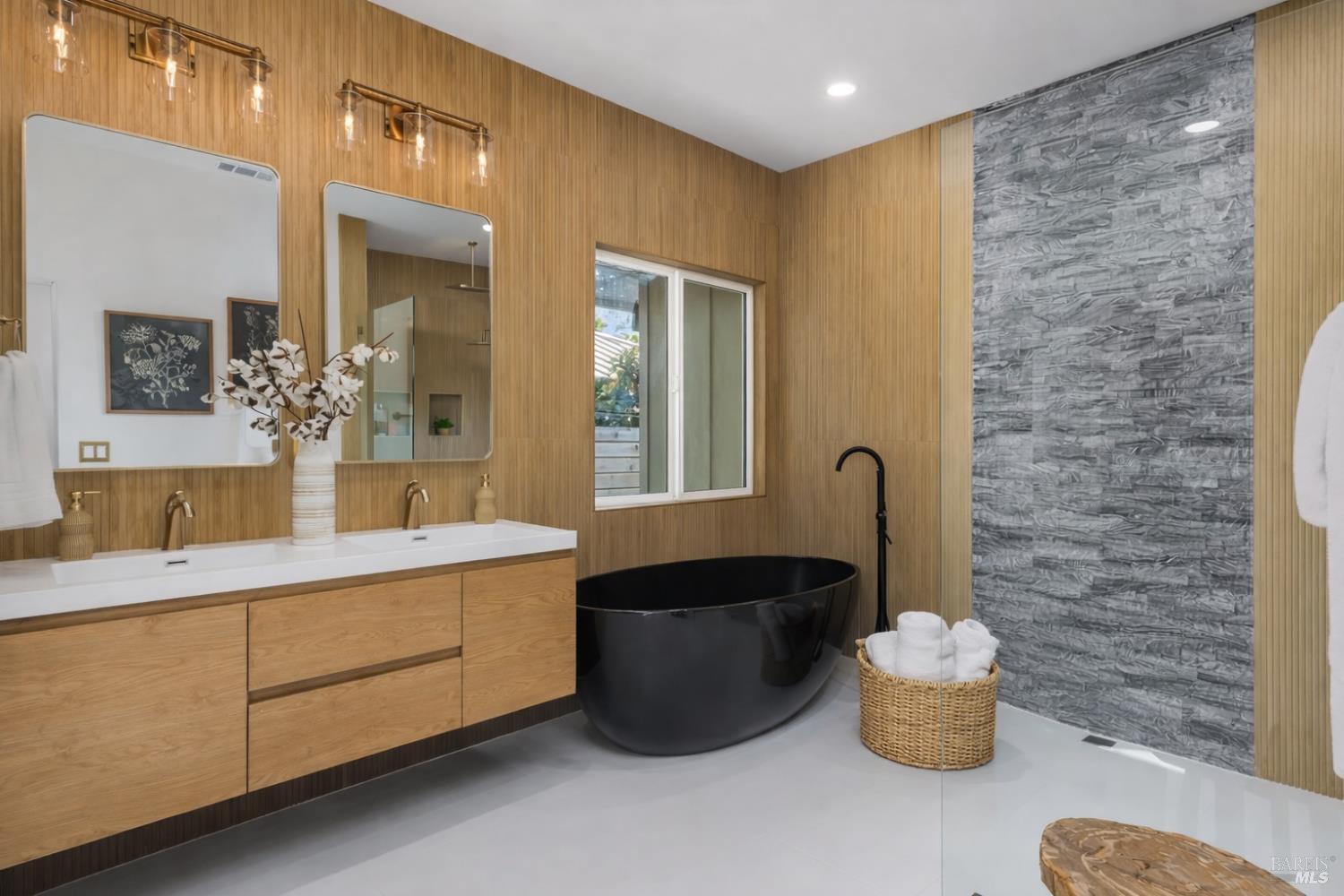 Detail Gallery Image 5 of 6 For 1317 Hillview Pl, Saint Helena,  CA 94574 - 3 Beds | 4 Baths